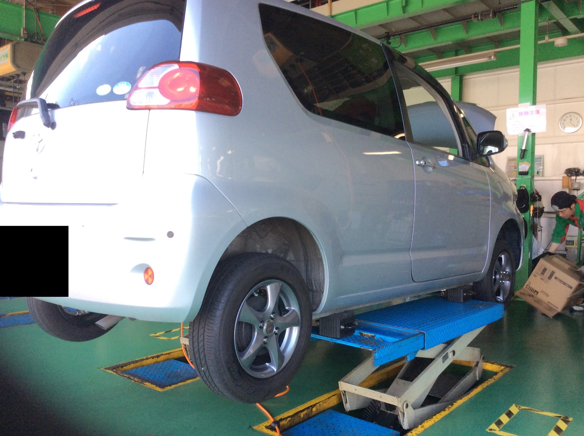 ポルテ　リフトアップ中。