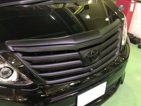 ２０アルファード 純正グリル塗装 サービス事例 タイヤ館 たわらもと 奈良県のタイヤからはじまる トータルカーメンテナンス タイヤ館グループ