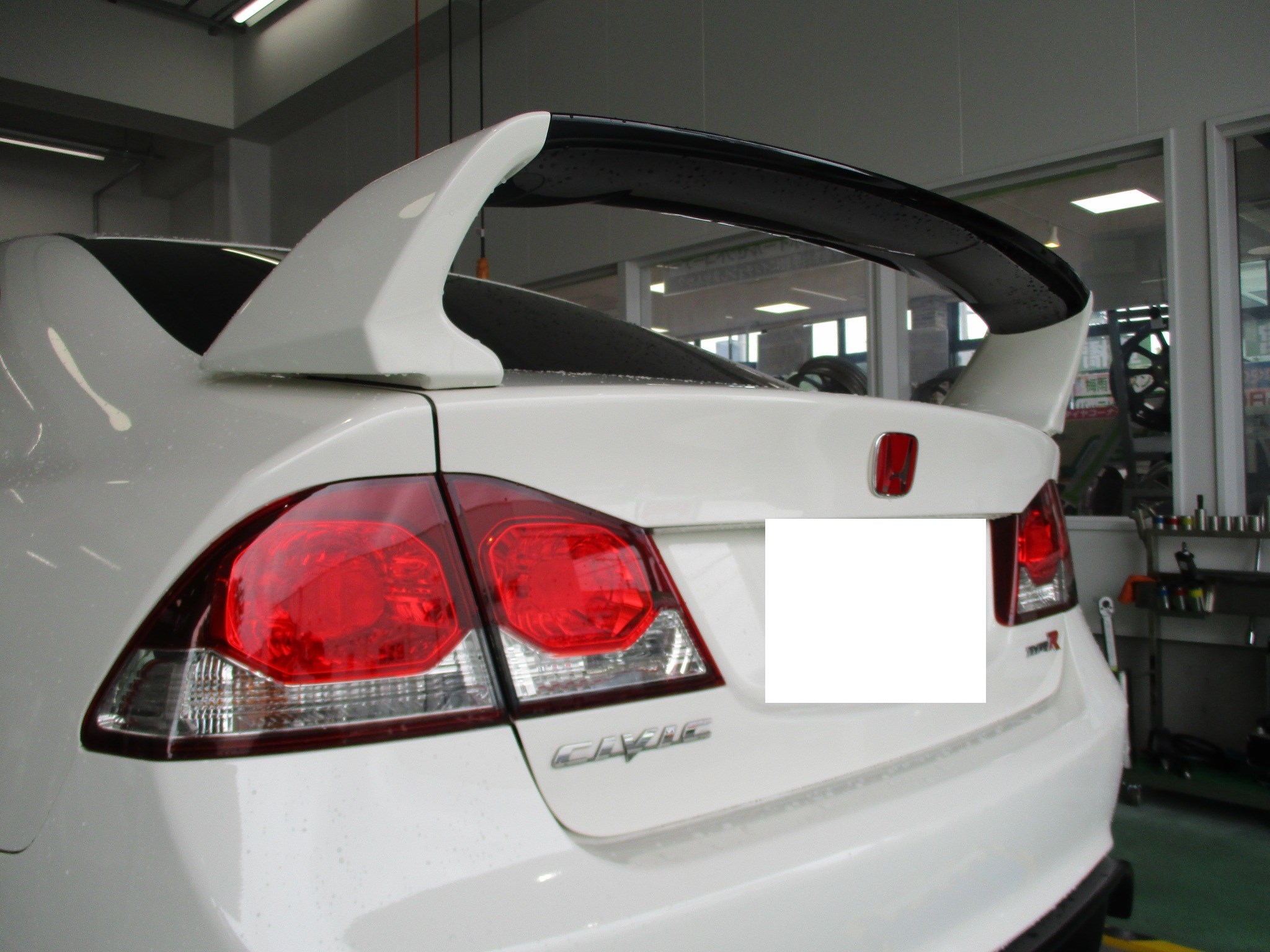 ホンダ Fd2 シビックタイプr エアクリーナー交換作業のご紹介です ホンダ シビック その他 パーツ取付 ダウンサス 車高調各種 取り扱いございます アライメント調整を併せて 行うことをお奨めいたします お時間がかかりますので 代車を無料にて貸出いたし