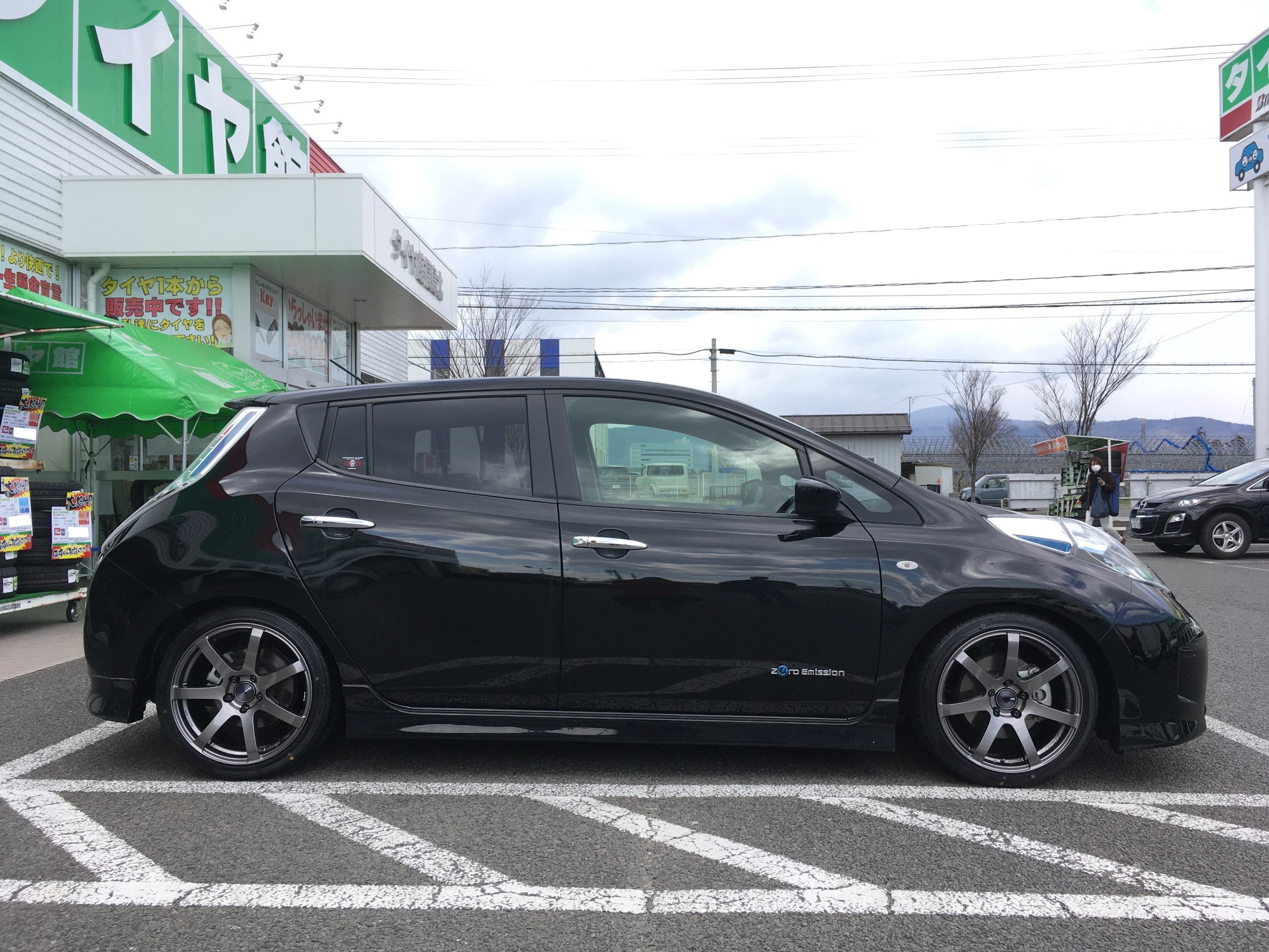リーフ ENKEI ＰＦ０７ ＆ ＤＡＹＴＯＮ ＤＴ３０ １８インチ