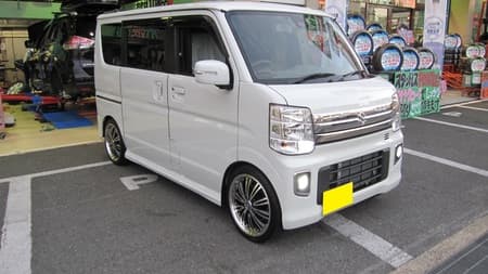 現行エブリイワゴンに車高調 取付けです スズキ エブリイワゴン その他 パーツ取付 サスペンション取付 サービス事例 タイヤ館 奈良 奈良県のタイヤ カー用品ショップ タイヤからはじまる トータルカーメンテナンス タイヤ館グループ