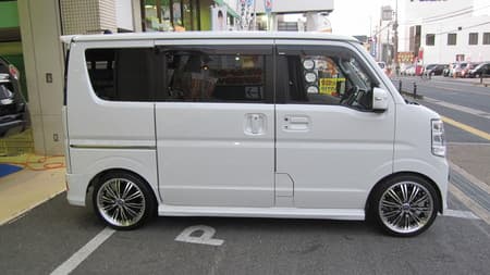 現行エブリイワゴンに車高調 取付けです スズキ エブリイワゴン その他 パーツ取付 サスペンション取付 サービス事例 タイヤ館 奈良 奈良県のタイヤ カー用品ショップ タイヤからはじまる トータルカーメンテナンス タイヤ館グループ