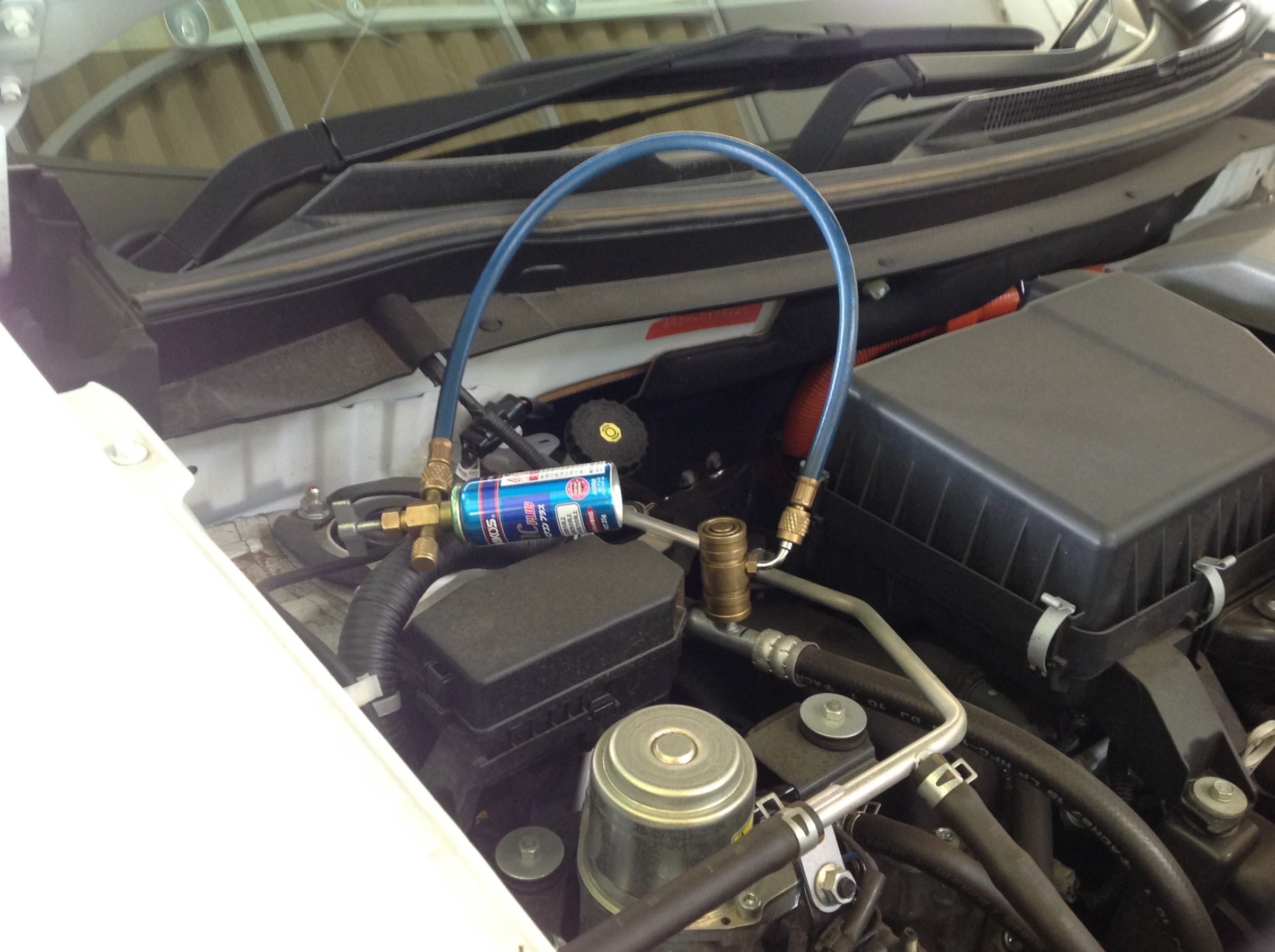 エアコンメンテナンス 三菱 アウトランダーphev メンテナンス商品 サービス事例 タイヤ館 綾瀬 神奈川県のタイヤ カー用品ショップ タイヤからはじまる トータルカーメンテナンス タイヤ館グループ