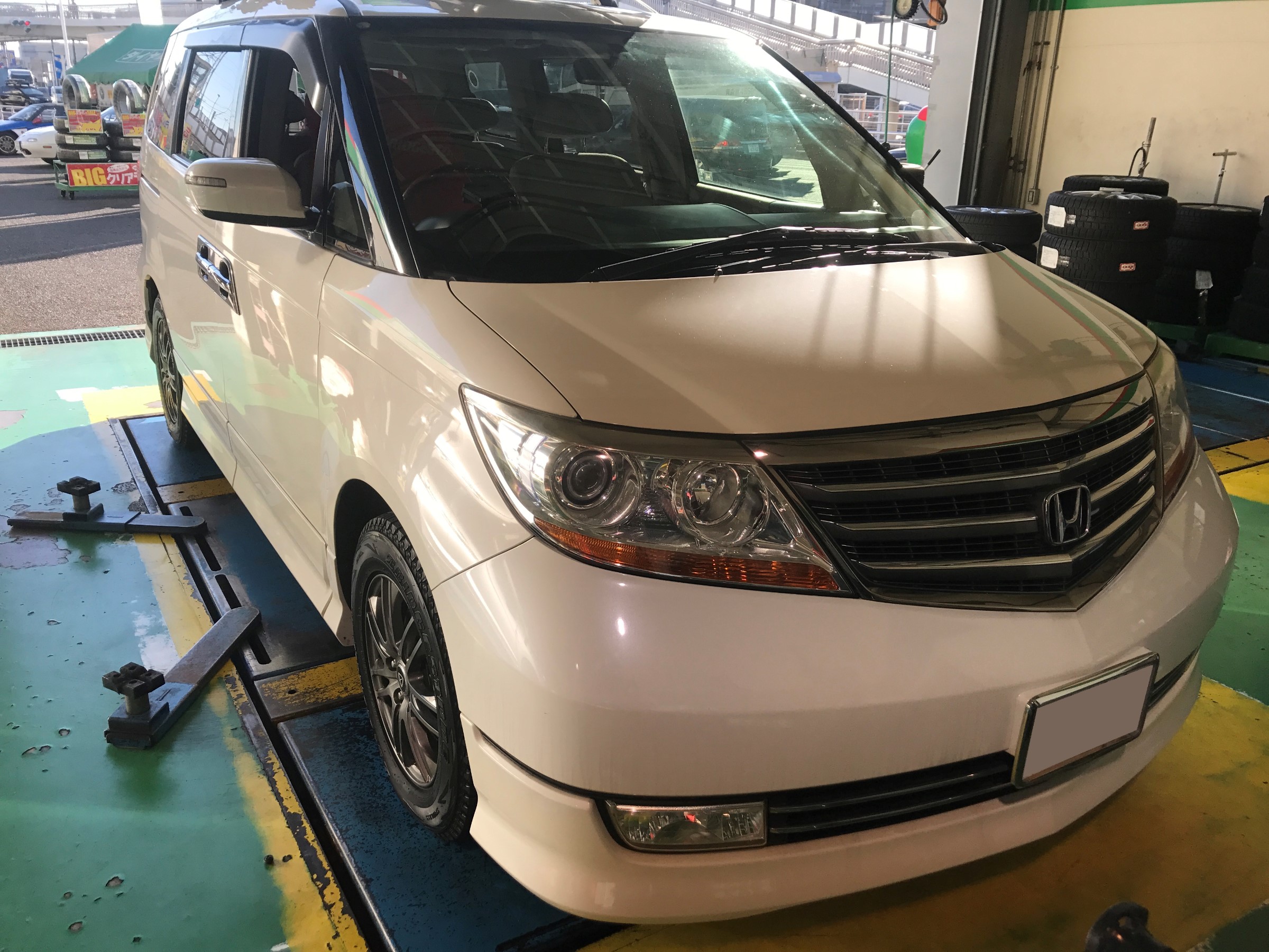 総決算sale 初日 エリシオン スタッドレスタイヤ交換 1719 ホンダ エリシオン タイヤ その他 スタッドレス メンテナンス スタッフ日記 タイヤ館 １２２鳩ヶ谷 タイヤからはじまる トータルカーメンテナンス タイヤ館グループ