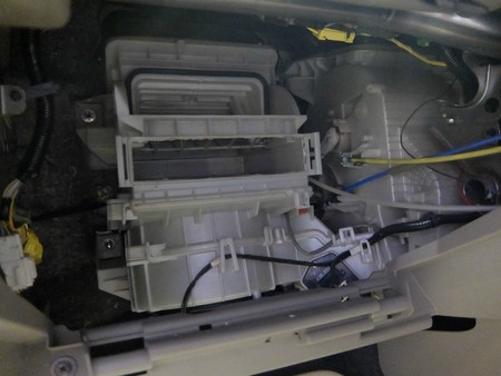 ホンダ Jc1ライフ エアコンフィルター装着 サービス事例 タイヤ館 うしく上柏田 茨城県のタイヤ カー用品ショップ タイヤからはじまる トータルカーメンテナンス タイヤ館グループ