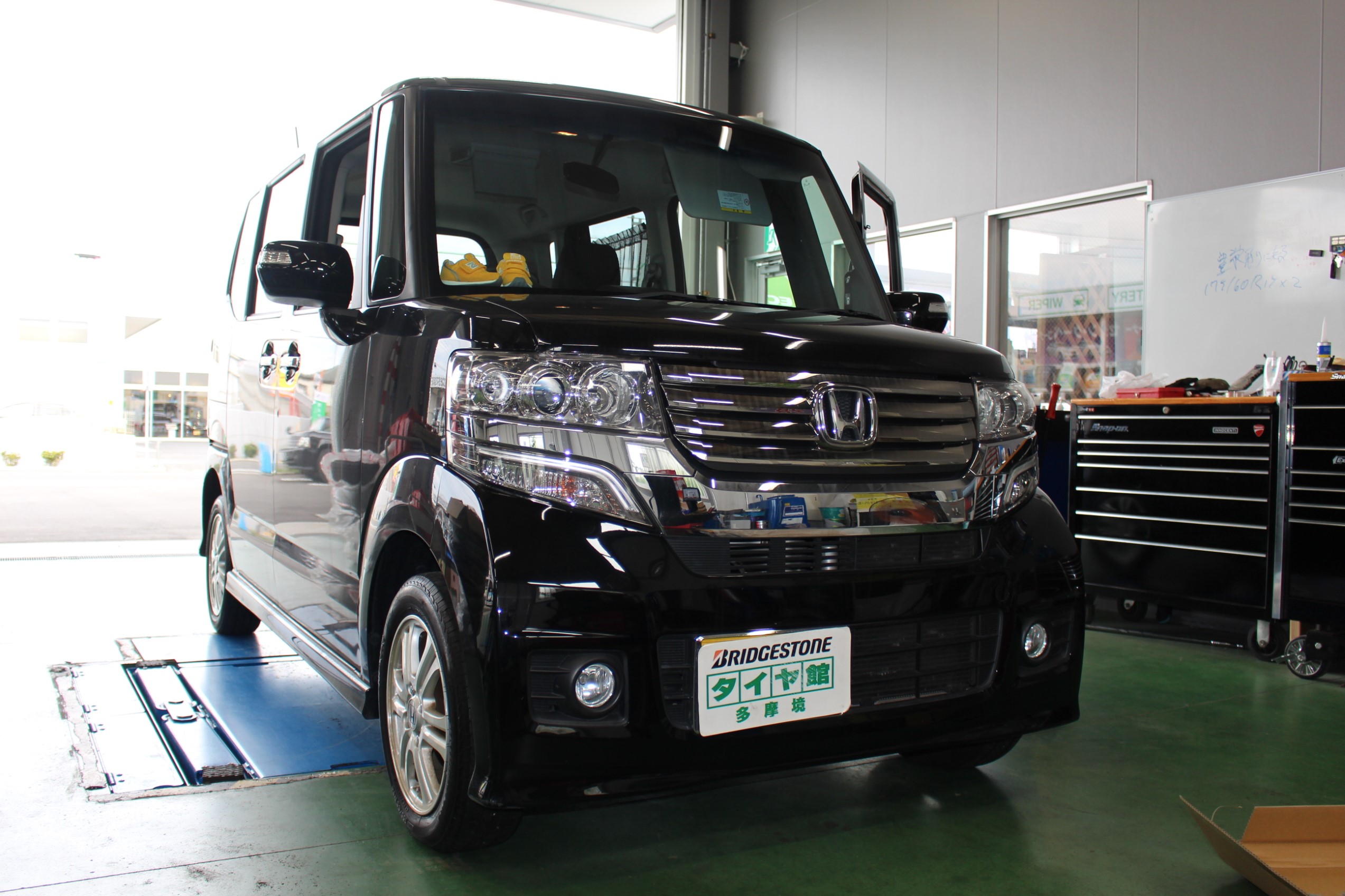 ホンダ N Box バイザー取付しました ホンダ N Box サービス事例 タイヤ館 多摩境 タイヤからはじまる トータルカーメンテナンス タイヤ館グループ