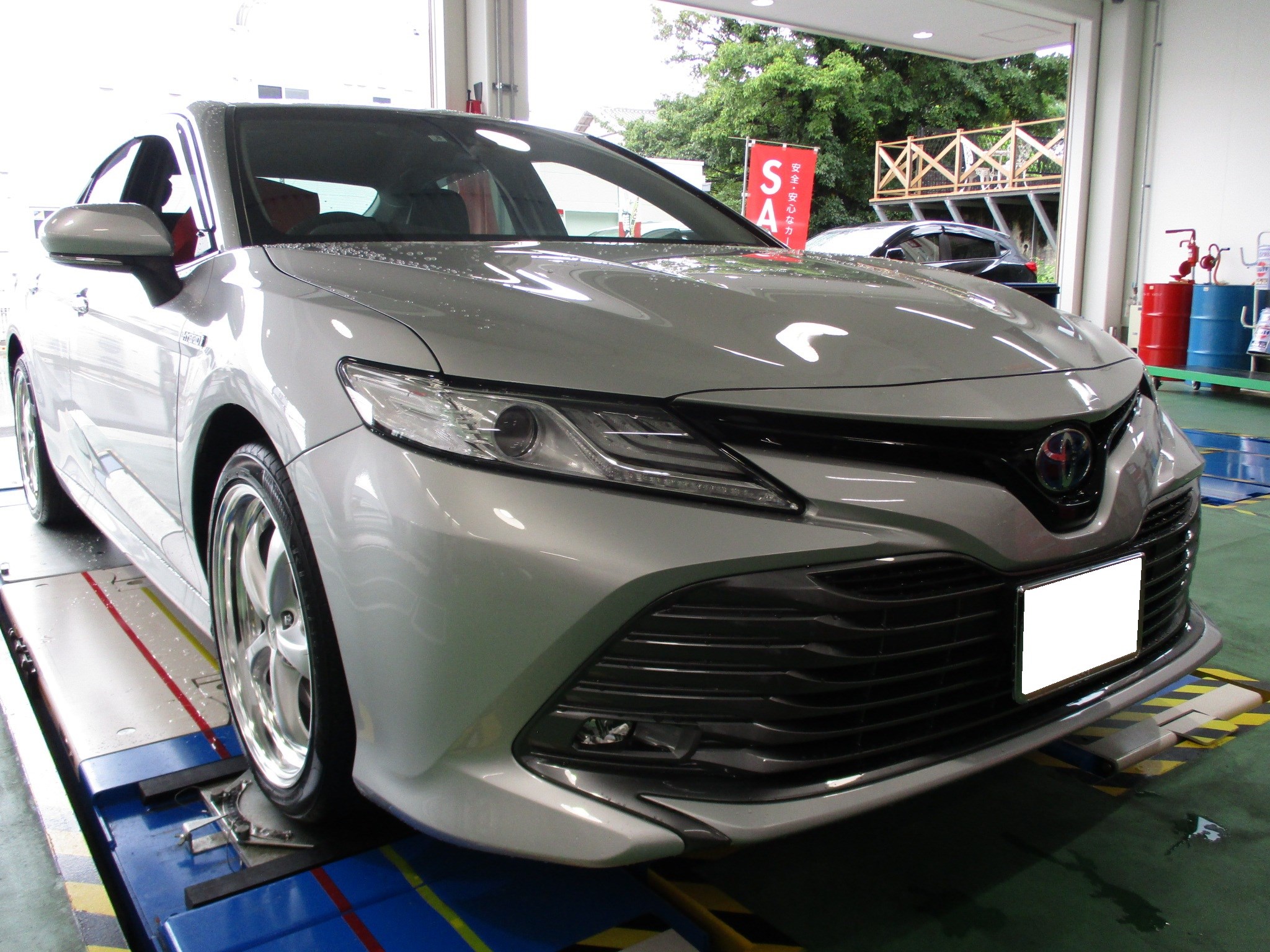 トヨタ・AXVH70 カムリ】タイヤ＆ホイール交換・アライメント調整作業