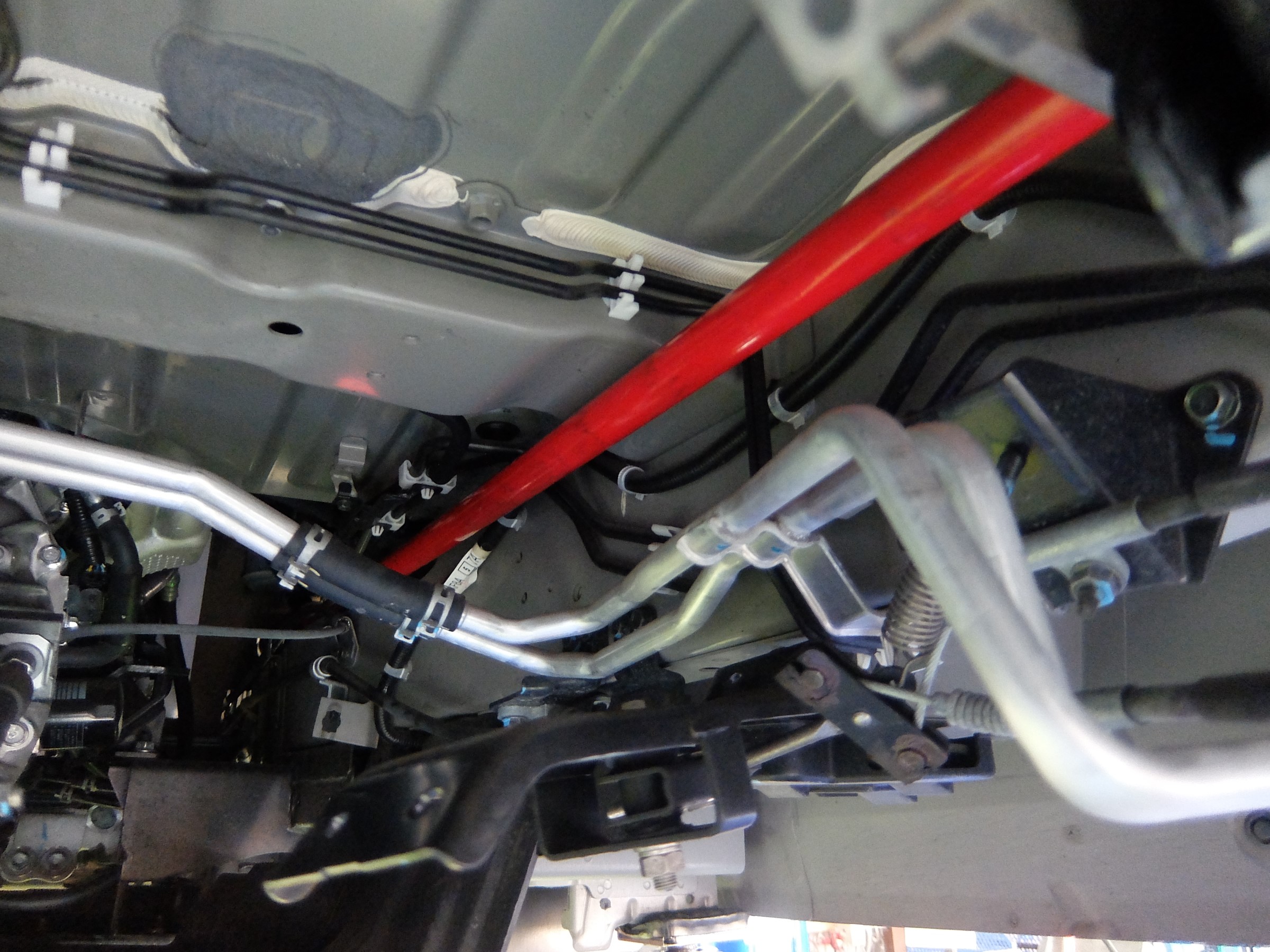 日産・NV350型式E26】トーションバー 用品取付け☆ | 店舗 日産・NV350型式E26】トーションバー 用品取付け☆ | 店舗
