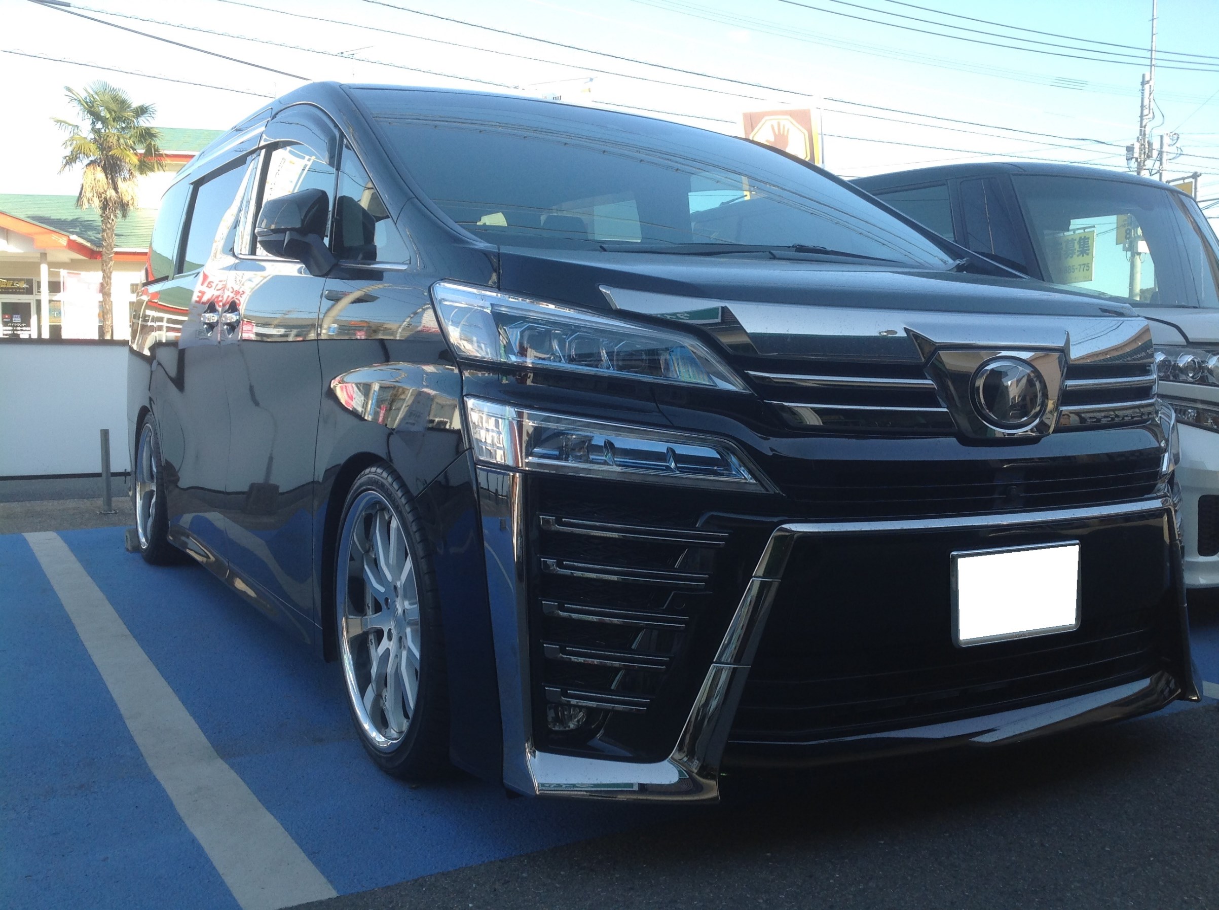 トヨタ ヴェルファイア 足回り移植 トヨタ ヴェルファイア ホイール タイヤ ホイール関連 4輪トータルアライメント調整 サービス事例 タイヤ館 太宰府 タイヤからはじまる トータルカーメンテナンス タイヤ館グループ
