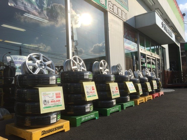 夏タイヤと一緒にアルミホイールも展示中です♪