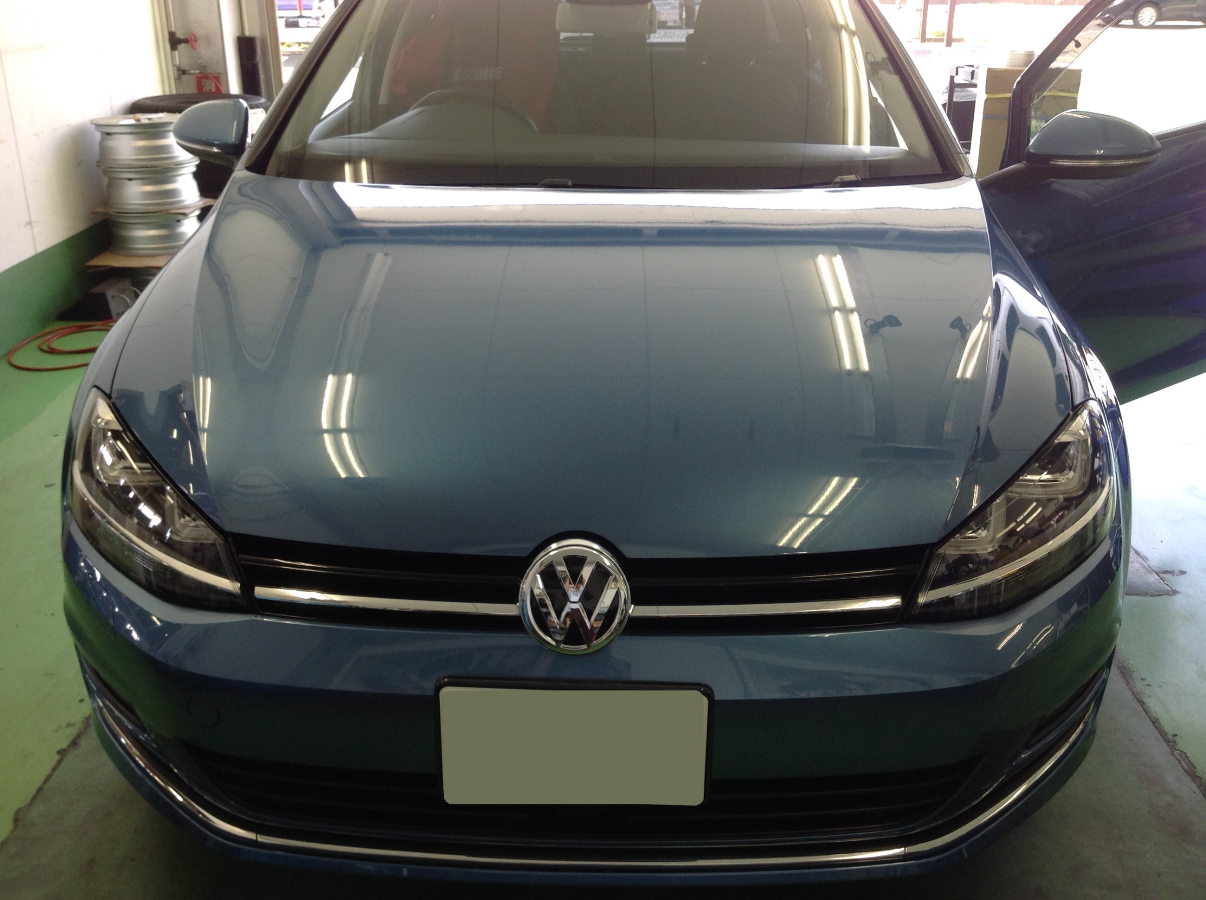 Vw ゴルフ７ ドライブレコーダーを取り付けました フォルクスワーゲン ゴルフ Av ナビ機器 パーツ取付 各種用品取付 サービス事例 タイヤ館 土浦北インター 茨城県のタイヤ カー用品ショップ タイヤからはじまる トータルカーメンテナンス タイヤ館グループ