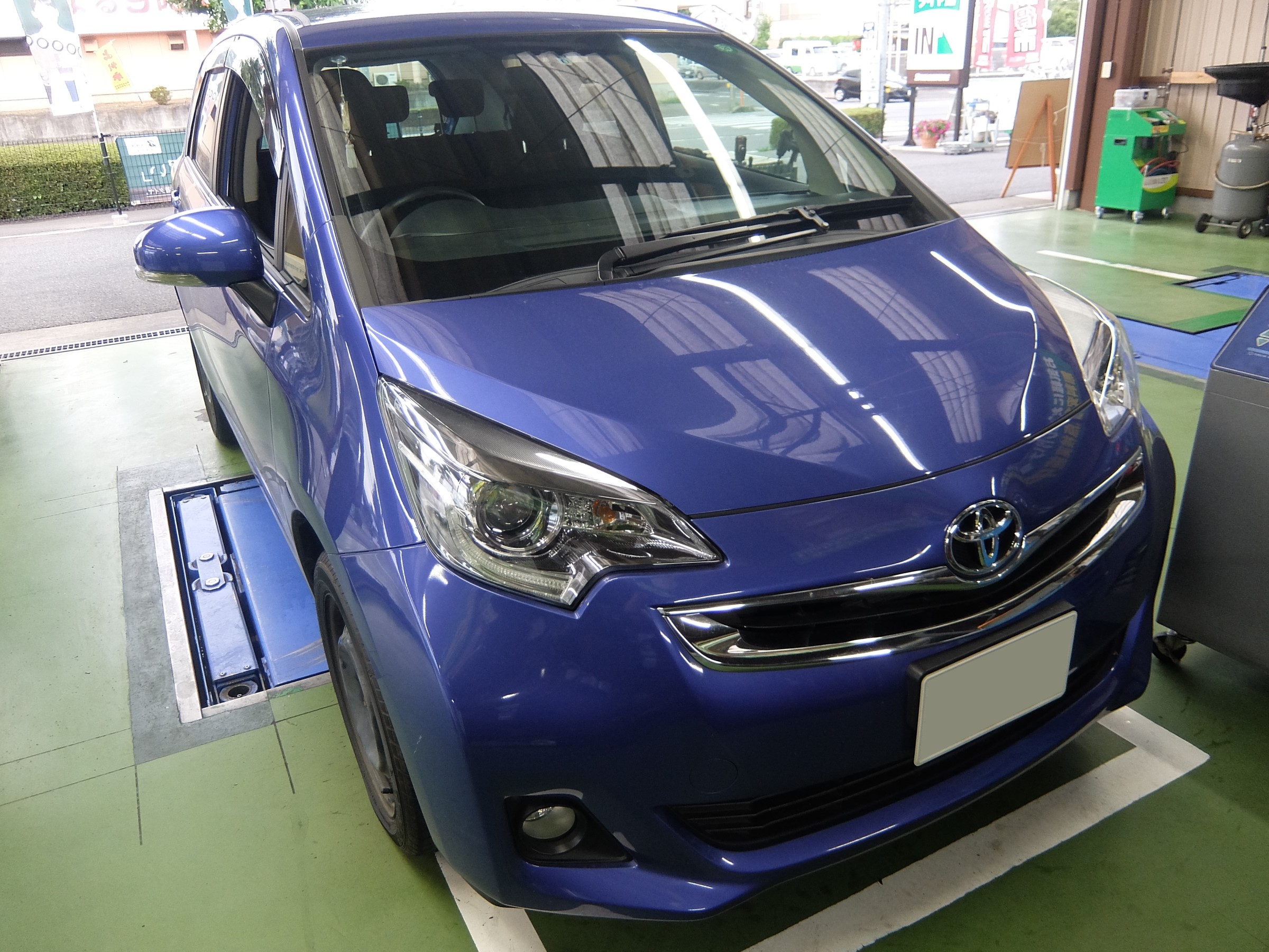 トヨタ ラクティス Cvtオイル交換 下抜き編 トヨタ ラクティス メンテナンス商品 オイル関連 Atf交換 サービス事例 タイヤ館 うしく上柏田 茨城県のタイヤ カー用品ショップ タイヤからはじまる トータルカーメンテナンス タイヤ館グループ