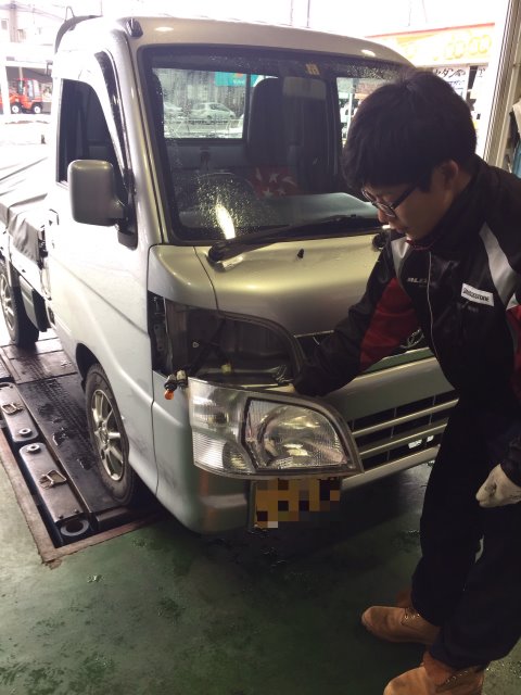 トヨタ 軽トラ ピクシス Ledヘッドライトに交換 スタッフ日記 タイヤ館 六日町 新潟県のタイヤ カー用品ショップ タイヤからはじまる トータルカーメンテナンス タイヤ館グループ