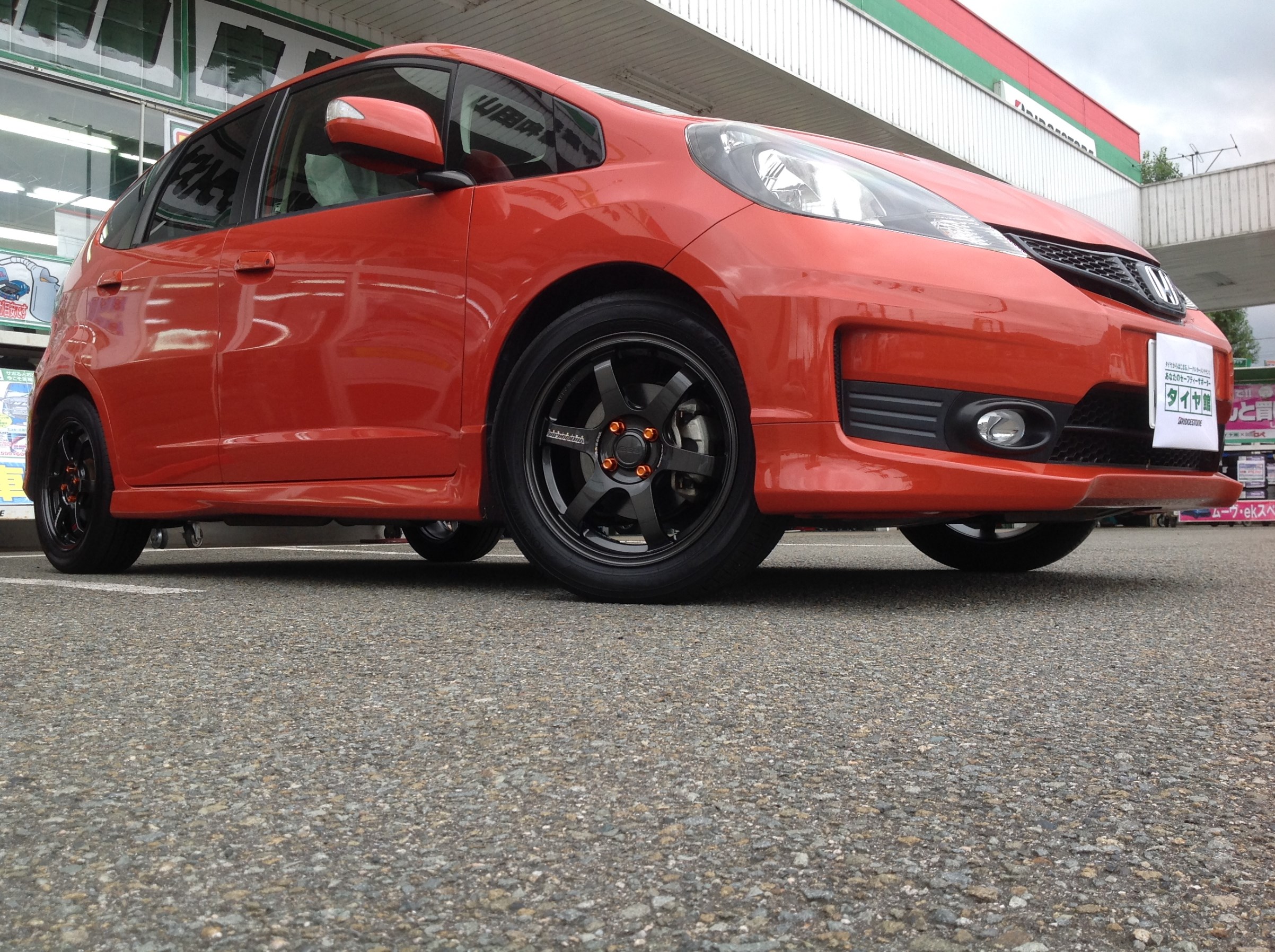 フィットｒｓ Ge8 に 超軽量 ｔｅ３７ ｓｏｎｉｃ をお取り付けしました ホンダ フィット ホイール タイヤ ホイール関連 タイヤ ホイール交換 スタッフ日記 タイヤ館 和田山 兵庫県のタイヤ カー用品ショップ タイヤからはじまる トータルカー