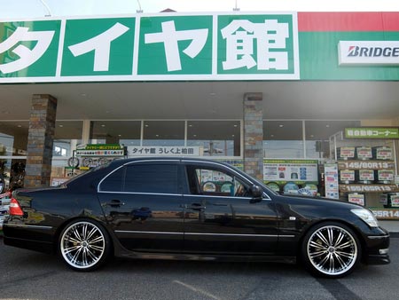 トヨタ・セルシオ30後期】タイヤ、ホイールセット取付けでご来店です