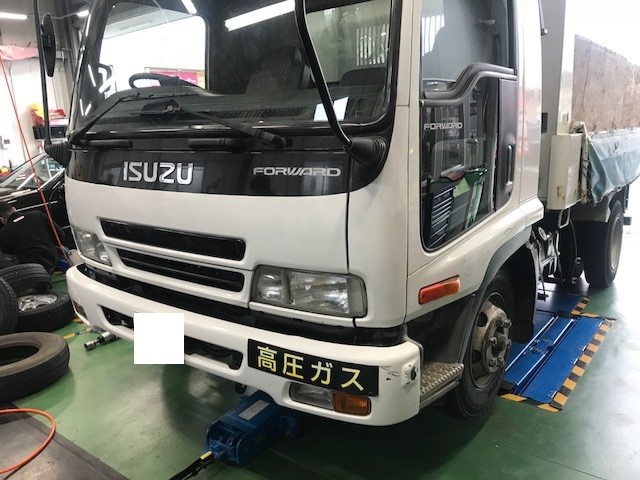 4トン車タイヤ交換！ | サービス事例 | タイヤ館 多摩境 | タイヤから