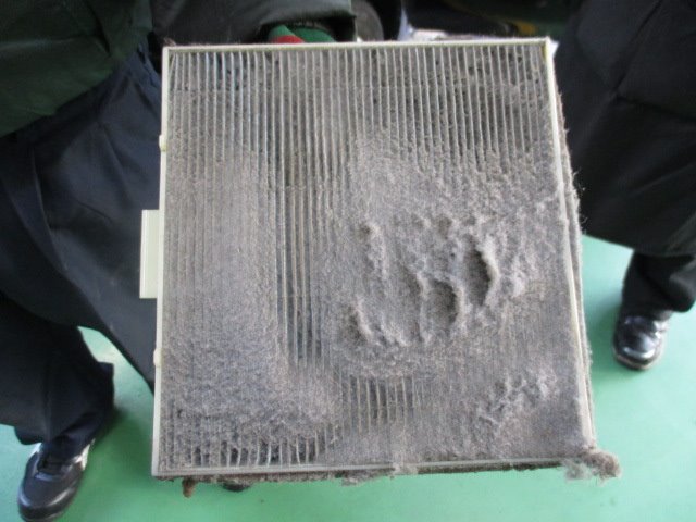エアコンフィルター交換忘れていませんか ホンダ ライフ メンテナンス商品 スタッフ日記 タイヤ館 小松川 東京都のタイヤ カー用品ショップ タイヤからはじまる トータルカーメンテナンス タイヤ館グループ
