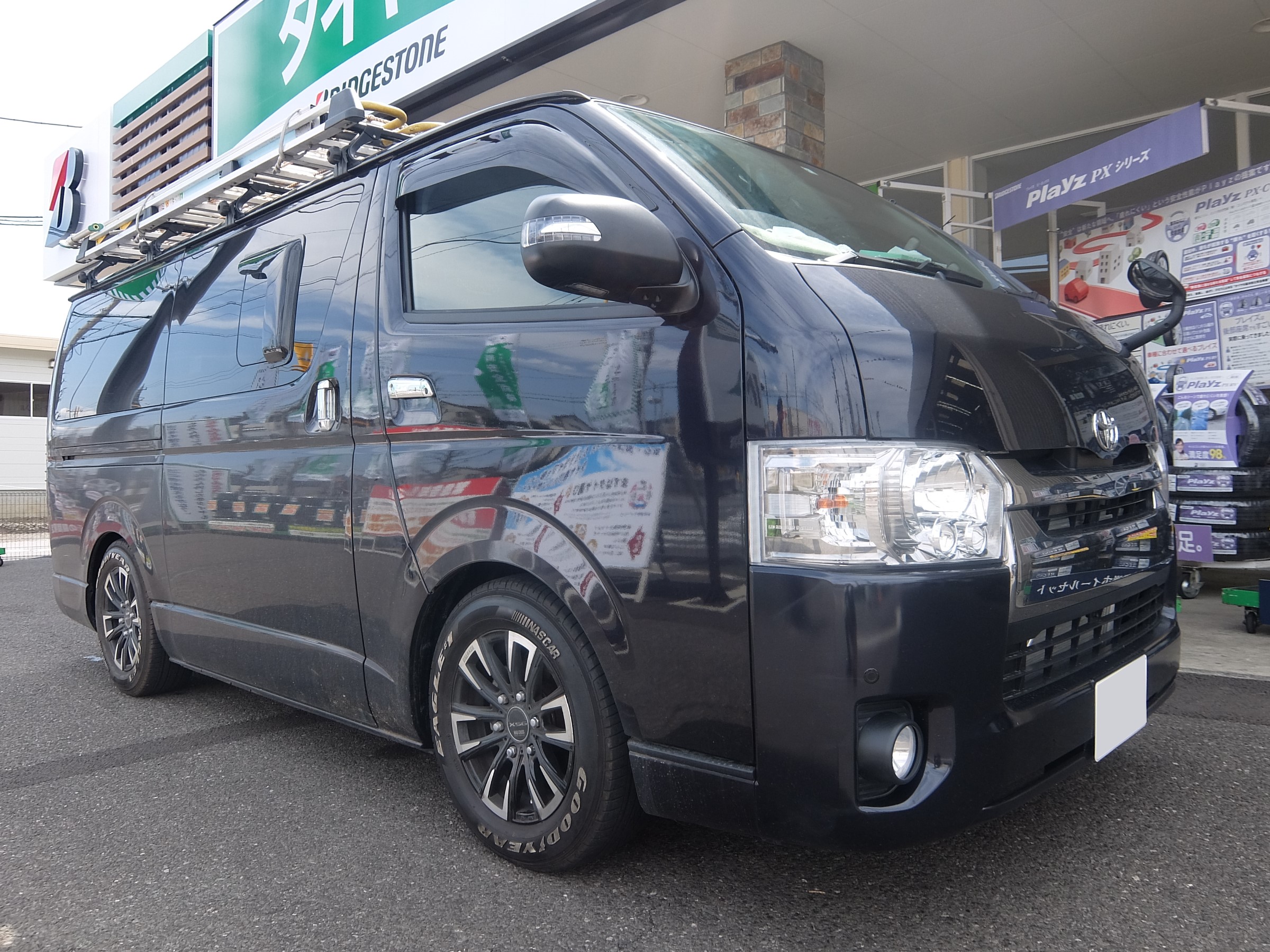 200系ハイエース4型スーパーＧＬにバックフォグを！！ | トヨタ ハイエース その他 パーツ取付 > 各種用品取付 | サービス事例 | タイヤ館  うしく上柏田 | 茨城県のタイヤ、カー用品ショップ タイヤからはじまる、トータルカーメンテナンス タイヤ館グループ