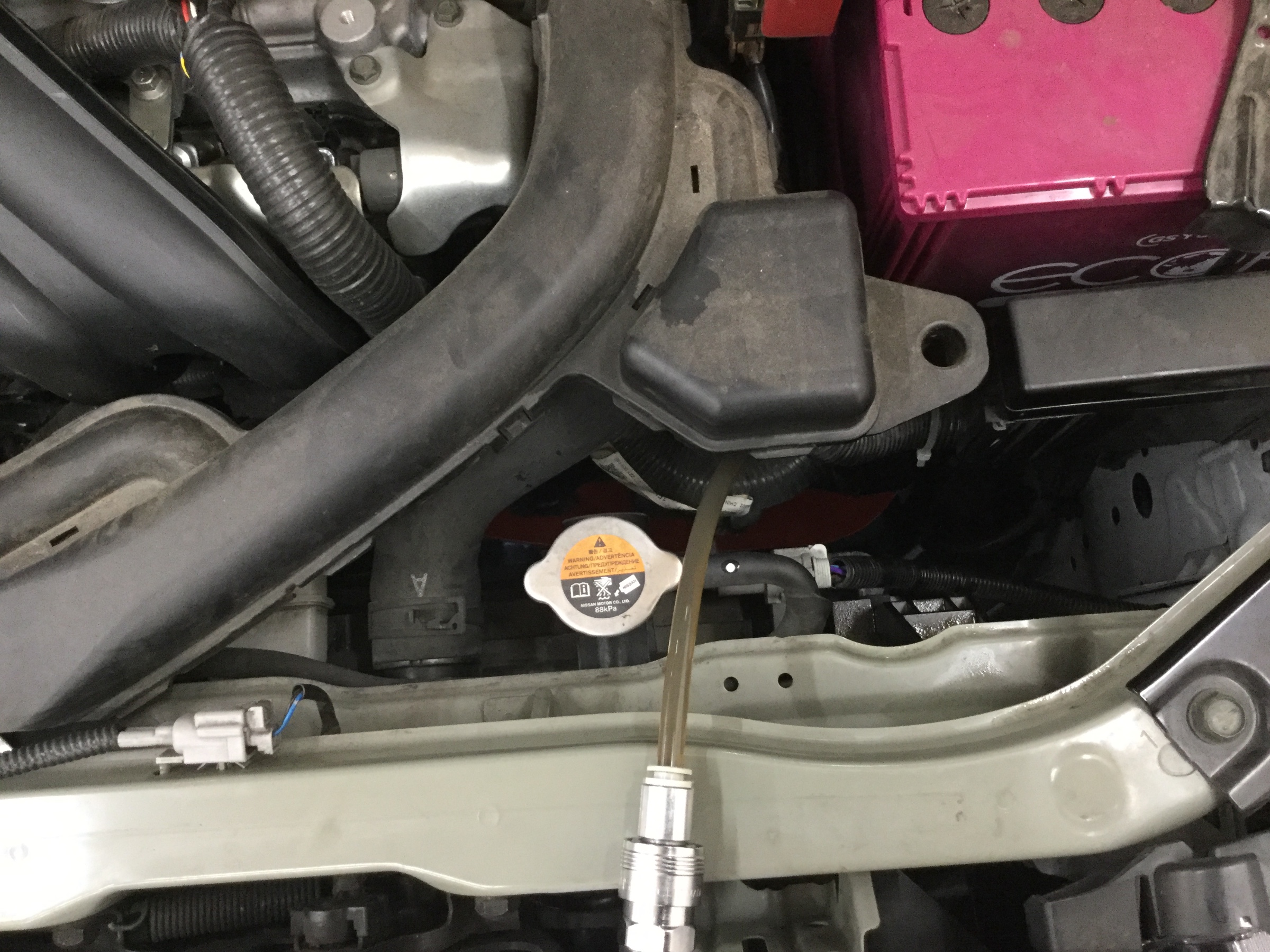 日産 キューブ Z12 のcvtｵｲﾙ交換 日産 キューブ メンテナンス商品 オイル関連 Atf交換 サービス事例 タイヤ館 水戸河和田 タイヤからはじまる トータルカーメンテナンス タイヤ館グループ