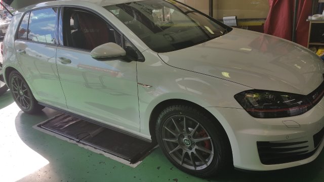 ♪ VW ゴルフ 7 GTI スタッドレスタイヤ＆ホイールセット