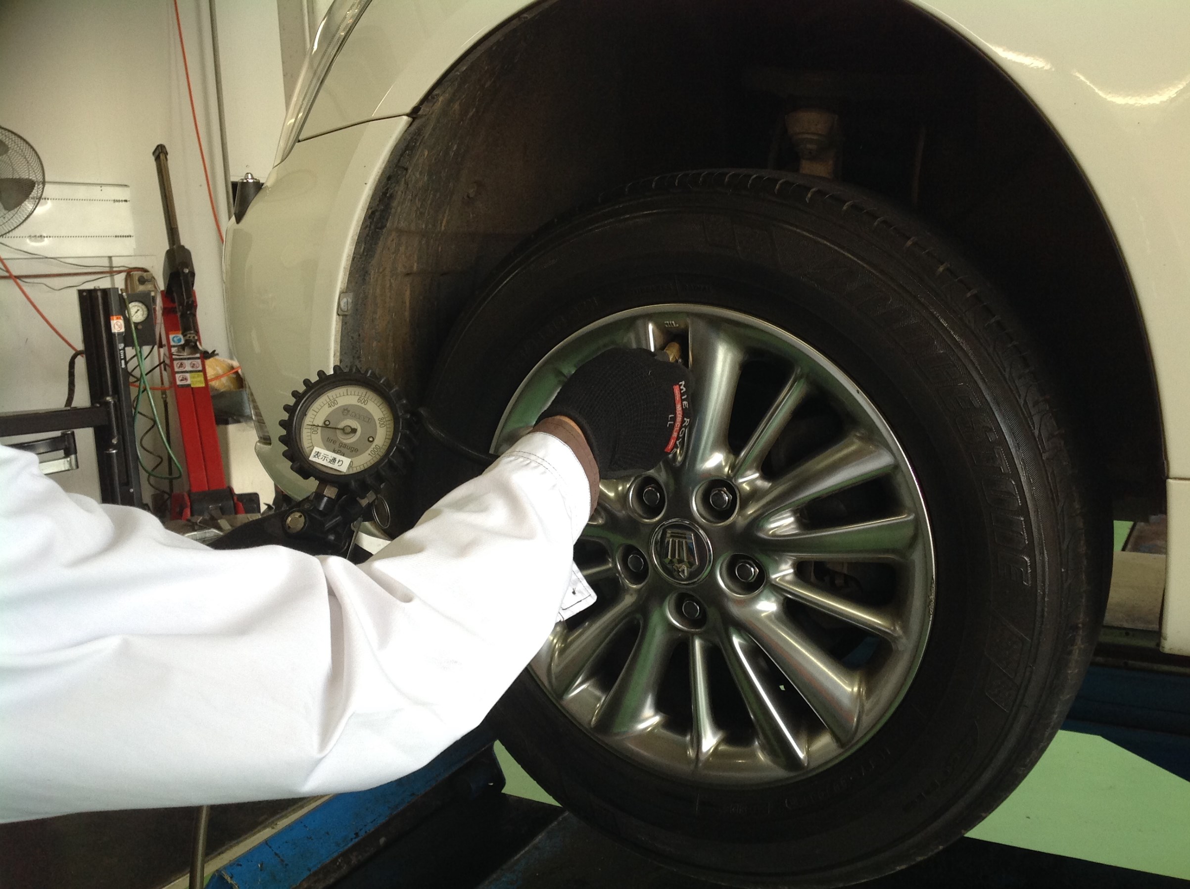 タイヤ履き替え作業 サービス事例 タイヤ館 成田 千葉県のタイヤ、カー用品ショップ タイヤからはじまる、トータルカーメンテナンス