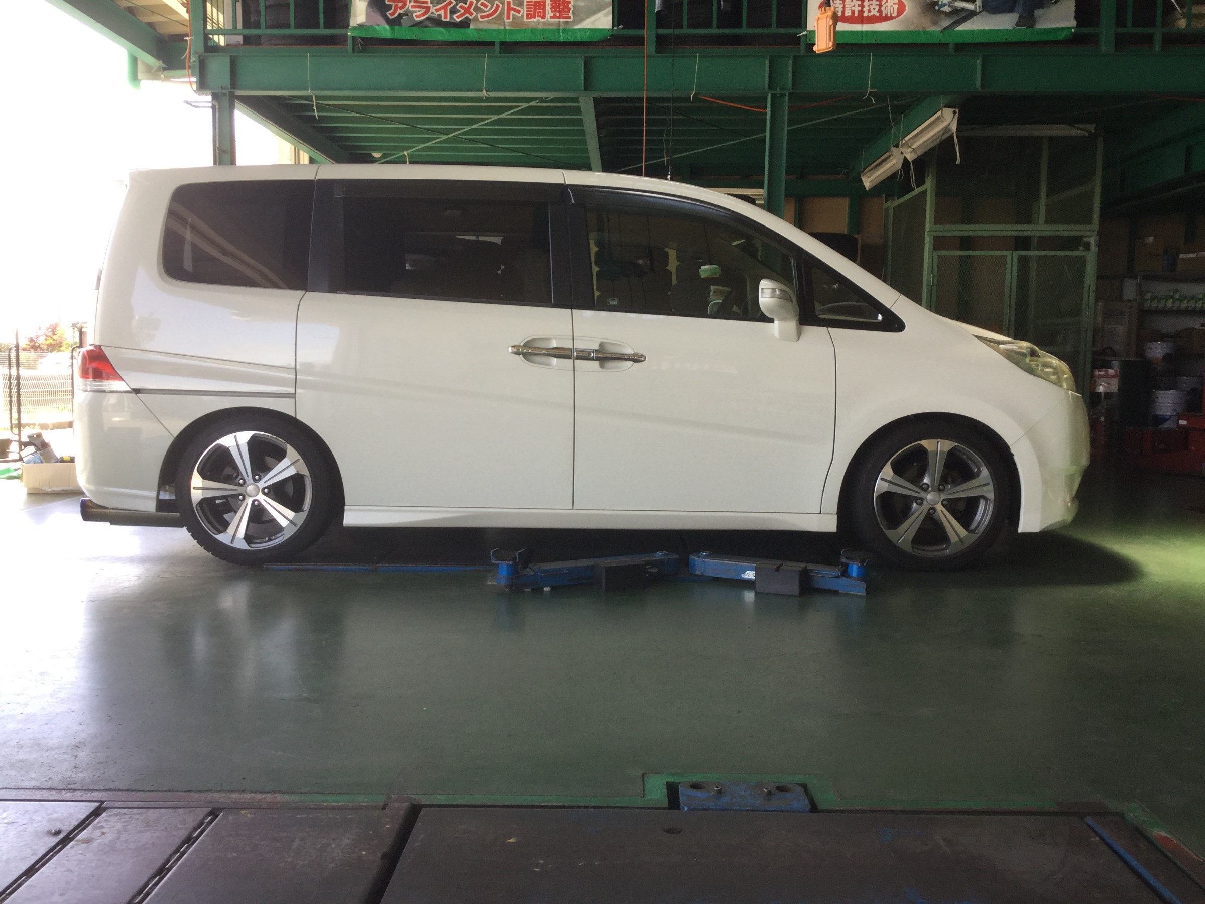 ＲＧ1ステップワゴンに車高調取り付け！ | サービス事例 | タイヤ館