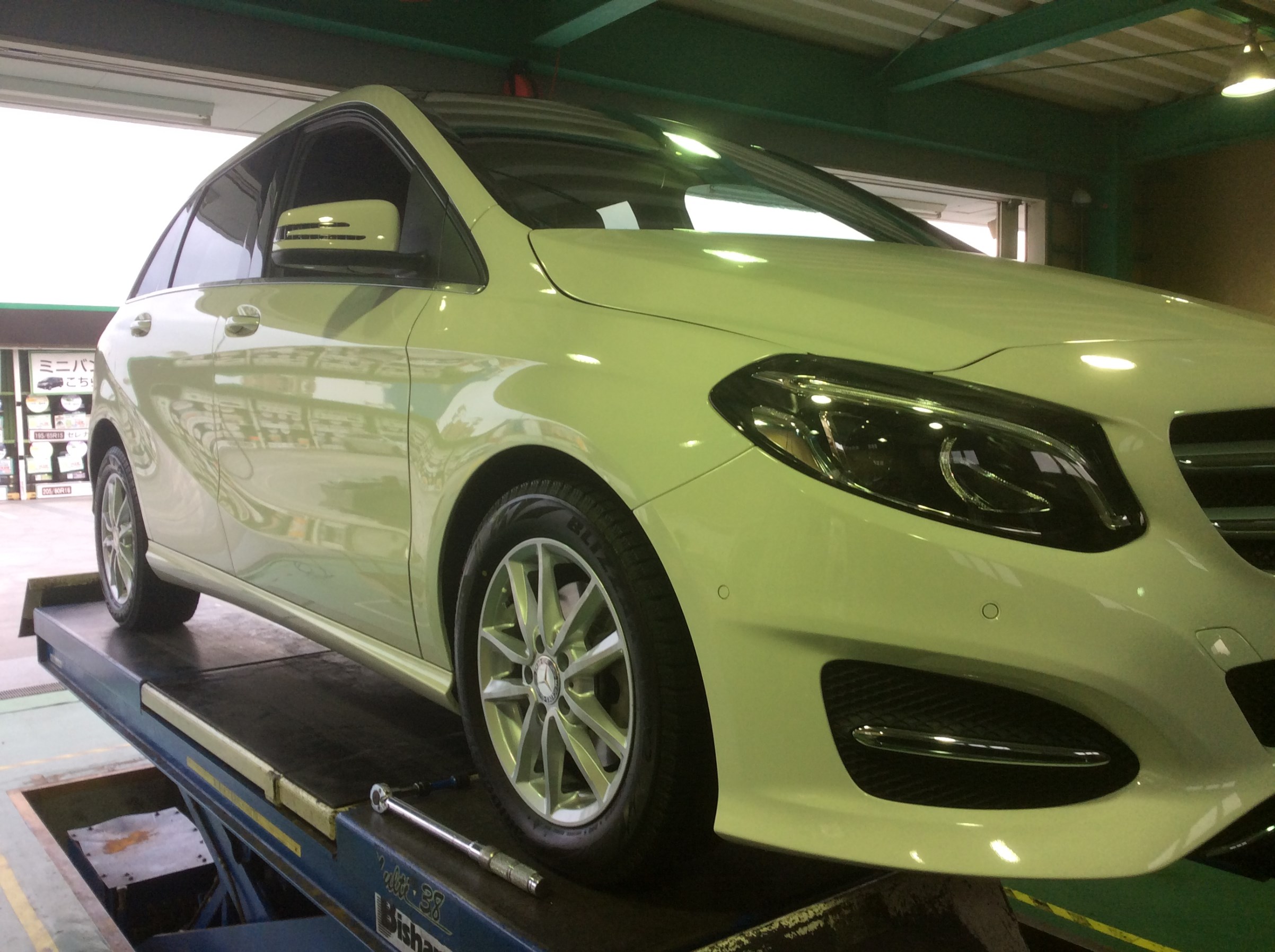 メルセデスベンツB180（W246） スタッドレスホイールセット取付
