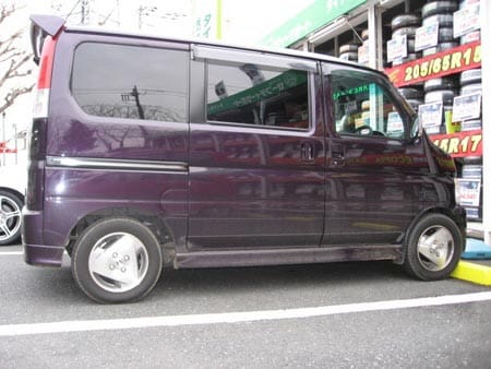 バモスをインチアップしました スタッフ日記 タイヤ館 東久留米 東京都のタイヤ カー用品ショップ タイヤからはじまる トータルカーメンテナンス タイヤ館グループ