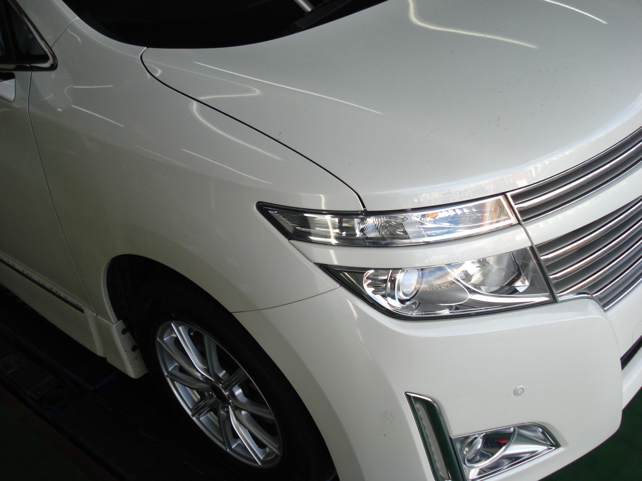 ☆NISSAN エルグランド スタッドレスホイールセット装着 | 店舗