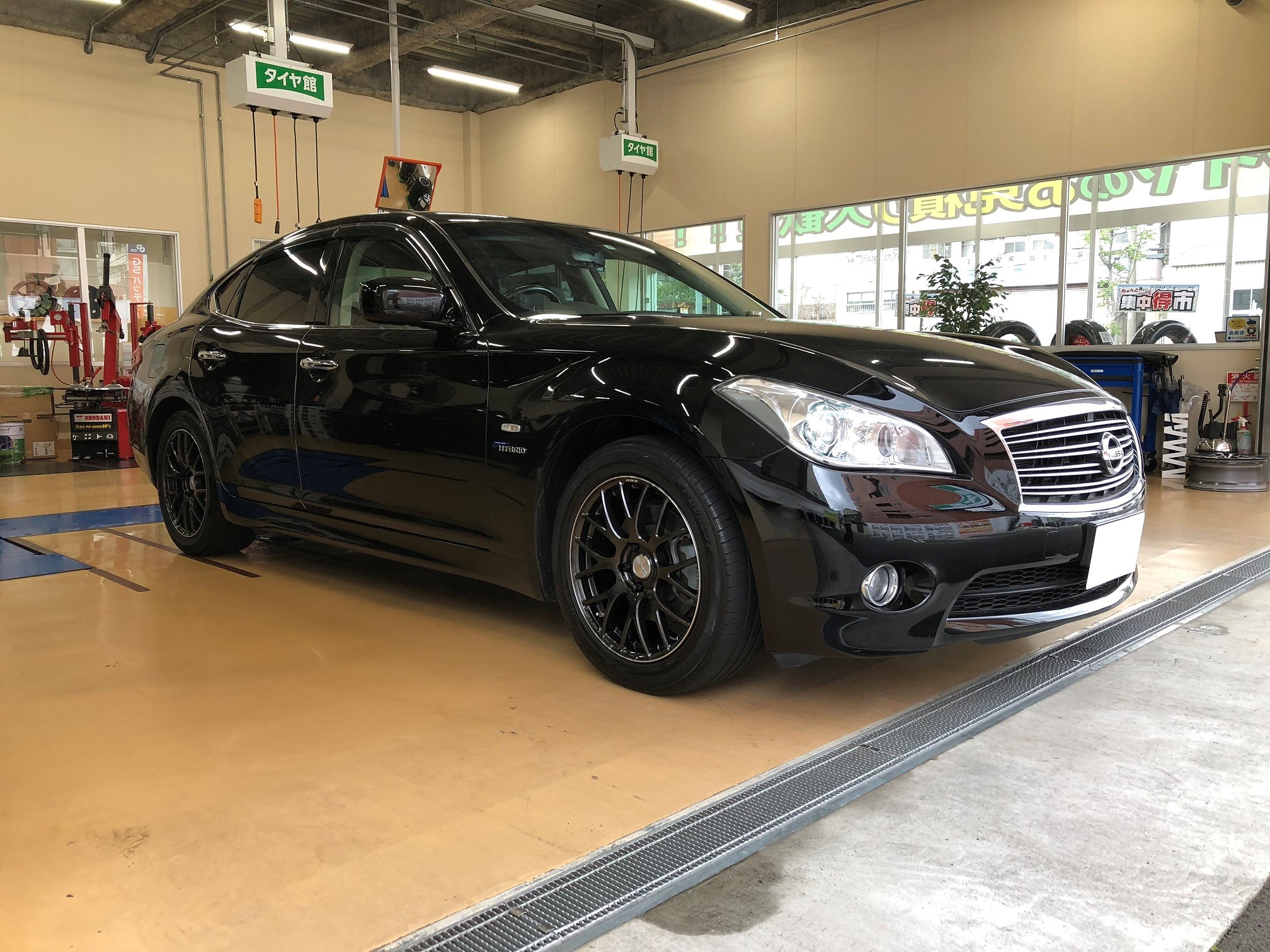 フーガのホイールを交換してドレスアップ | 日産 フーガ ホイール 