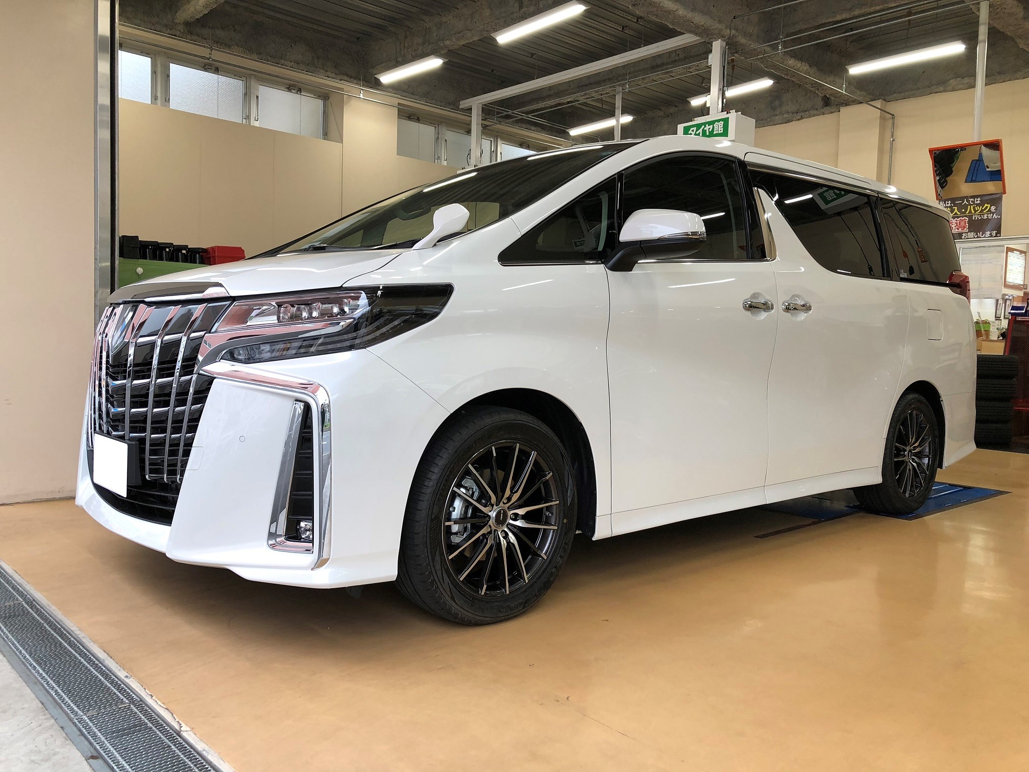 アルファード　8月登録新車外し　225/60/18 ヨコハマ 新車外し 一部除き送料込み 2023年8月 走行少 225/60R18 40