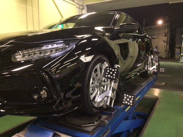 新型シビック Fk7 ハッチバックにスタッドレスタイヤ ホンダ シビック タイヤ タイヤ ホイール関連 タイヤ ホイール交換 スタッフ日記 タイヤ館 保谷 東京都のタイヤ カー用品ショップ タイヤからはじまる トータルカーメンテナンス タイヤ館グループ