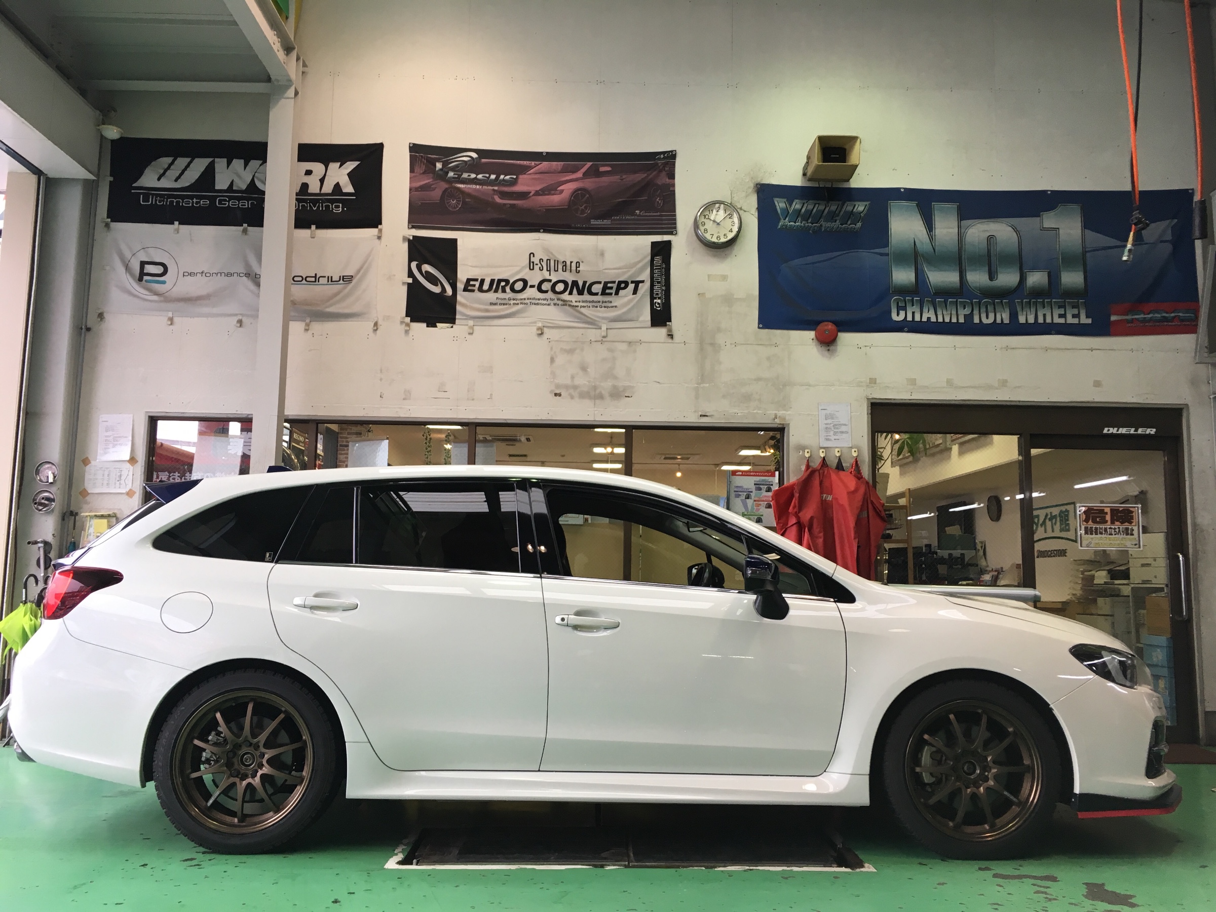 定形外発送送料無料商品 レヴォーグ VM STI 純正ダウンサス