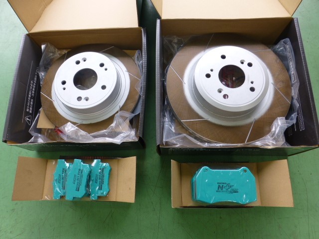 ホンダ ＦＤ２ シビック】ブレーキパッド＆ローター交換です。 | サービス事例 | タイヤ館 阿見 | 茨城県のタイヤ、カー用品ショップ  タイヤからはじまる、トータルカーメンテナンス タイヤ館グループ