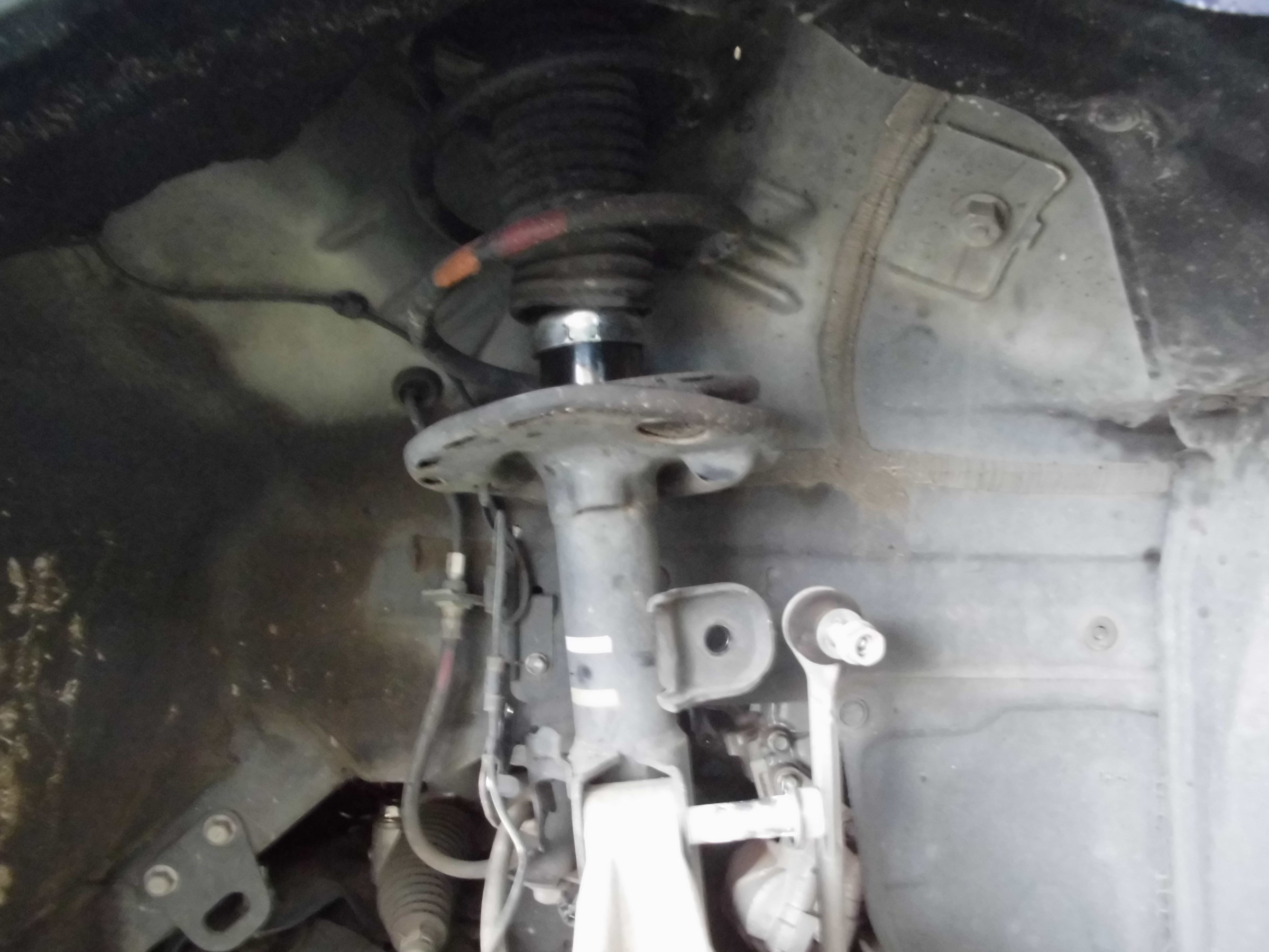 プリウス３０系 足回りリフレッシュ トヨタ プリウス スタッフ日記 タイヤ館 東久留米 東京都のタイヤ カー用品ショップ タイヤからはじまる トータルカーメンテナンス タイヤ館グループ