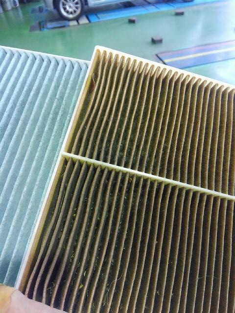 汚れたフィルターと新品のフィルター