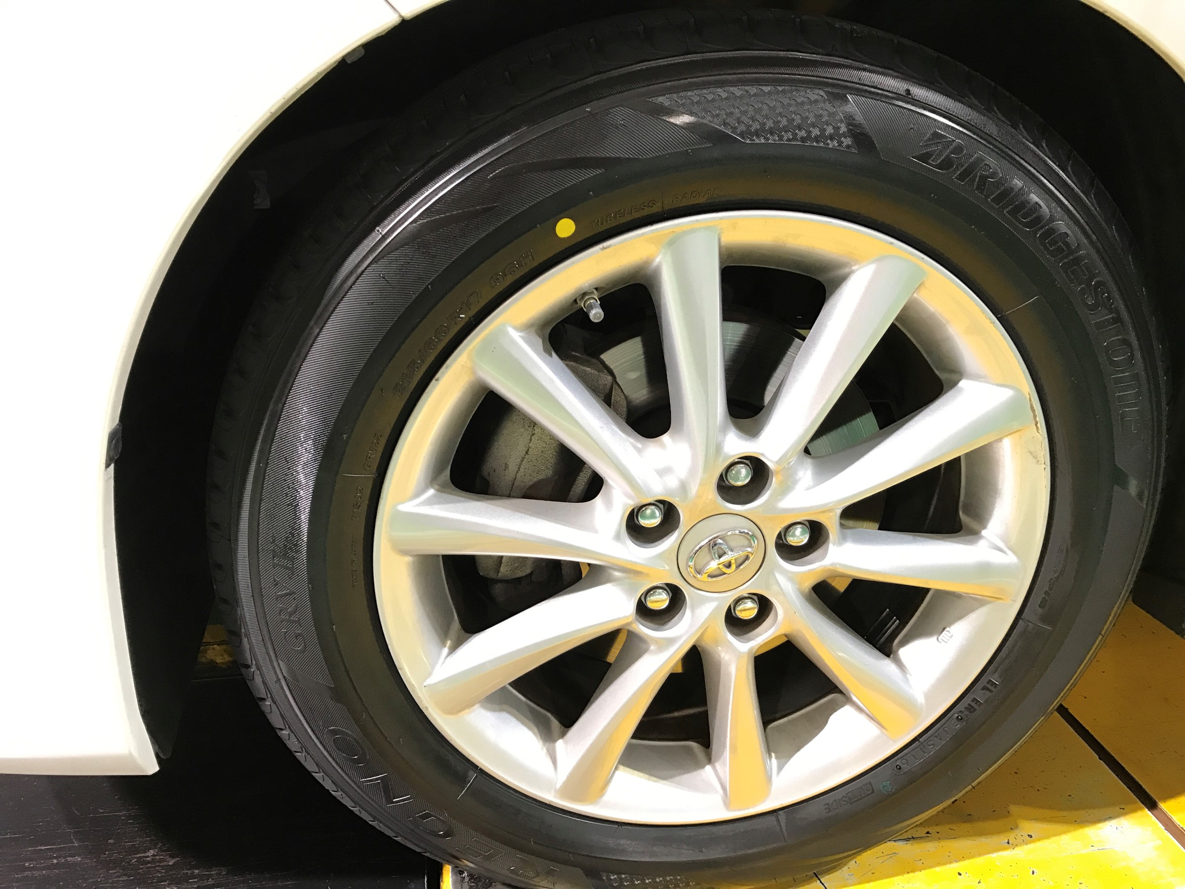 エスティマ 履き替え タイヤ交換 トヨタ エスティマ タイヤ タイヤ ホイール関連 4輪トータルアライメント調整 スタッフ日記 タイヤ館 １２２鳩ヶ谷 タイヤからはじまる トータルカーメンテナンス タイヤ館グループ