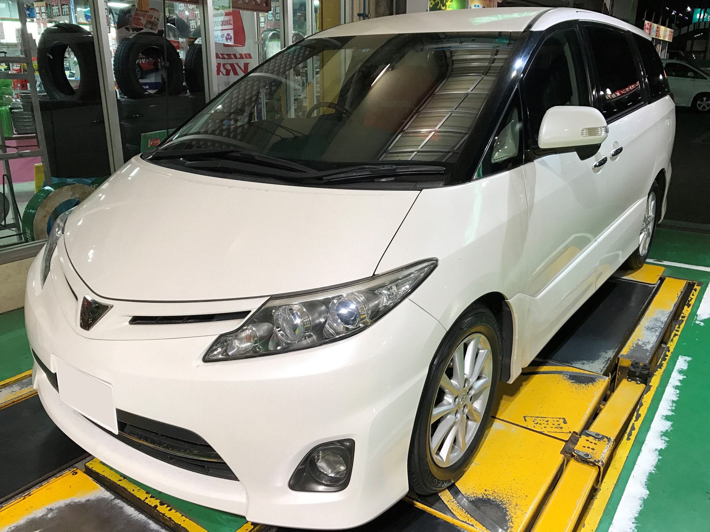 エスティマ 履き替え タイヤ交換 トヨタ エスティマ タイヤ タイヤ ホイール関連 4輪トータルアライメント調整 スタッフ日記 タイヤ館 １２２鳩ヶ谷 タイヤからはじまる トータルカーメンテナンス タイヤ館グループ