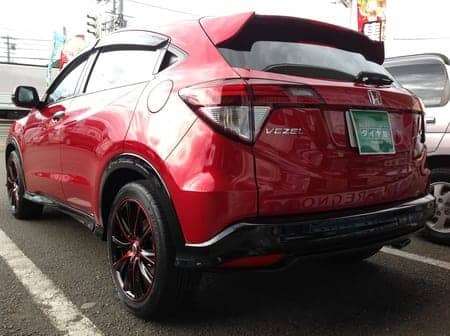 真っ赤なヴェゼルｒｓに赤ｘ黒のレイズ ベルサスをお取付け ホンダ ヴェゼルハイブリッド ホイール タイヤ ホイール関連 タイヤ ホイール交換 スタッフ日記 タイヤ館 和田山 兵庫県のタイヤ カー用品ショップ タイヤからはじまる トータルカー