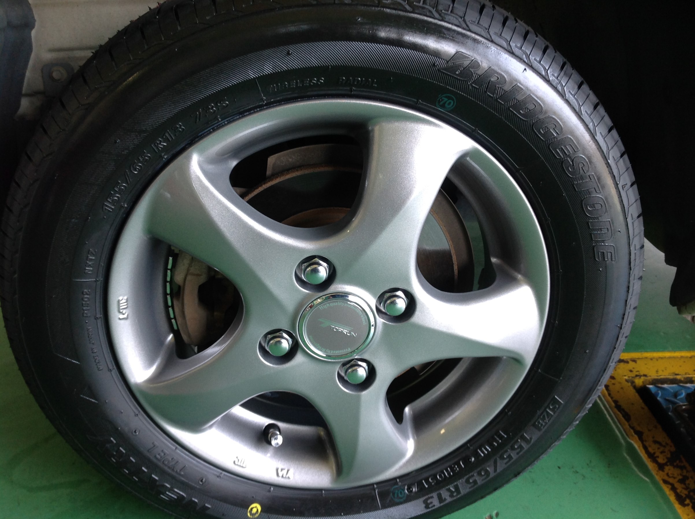 ﾀﾞｰｸｼﾙﾊﾞｰ&times;風車のようなﾃﾞｻﾞｲﾝが特徴