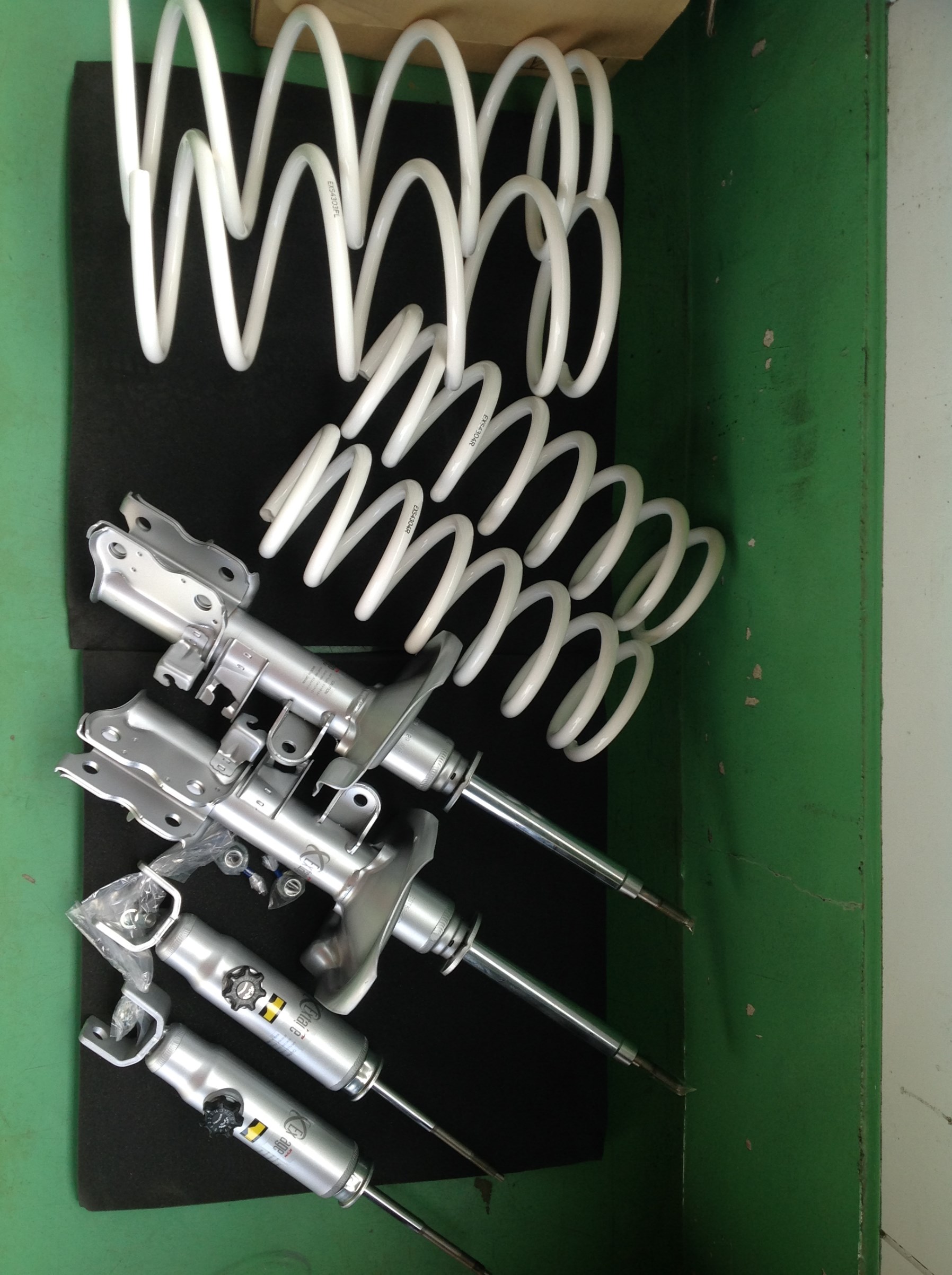 やっちゃえ日産！ E51 エルグランド 足廻りリフレッシュ | 店舗お