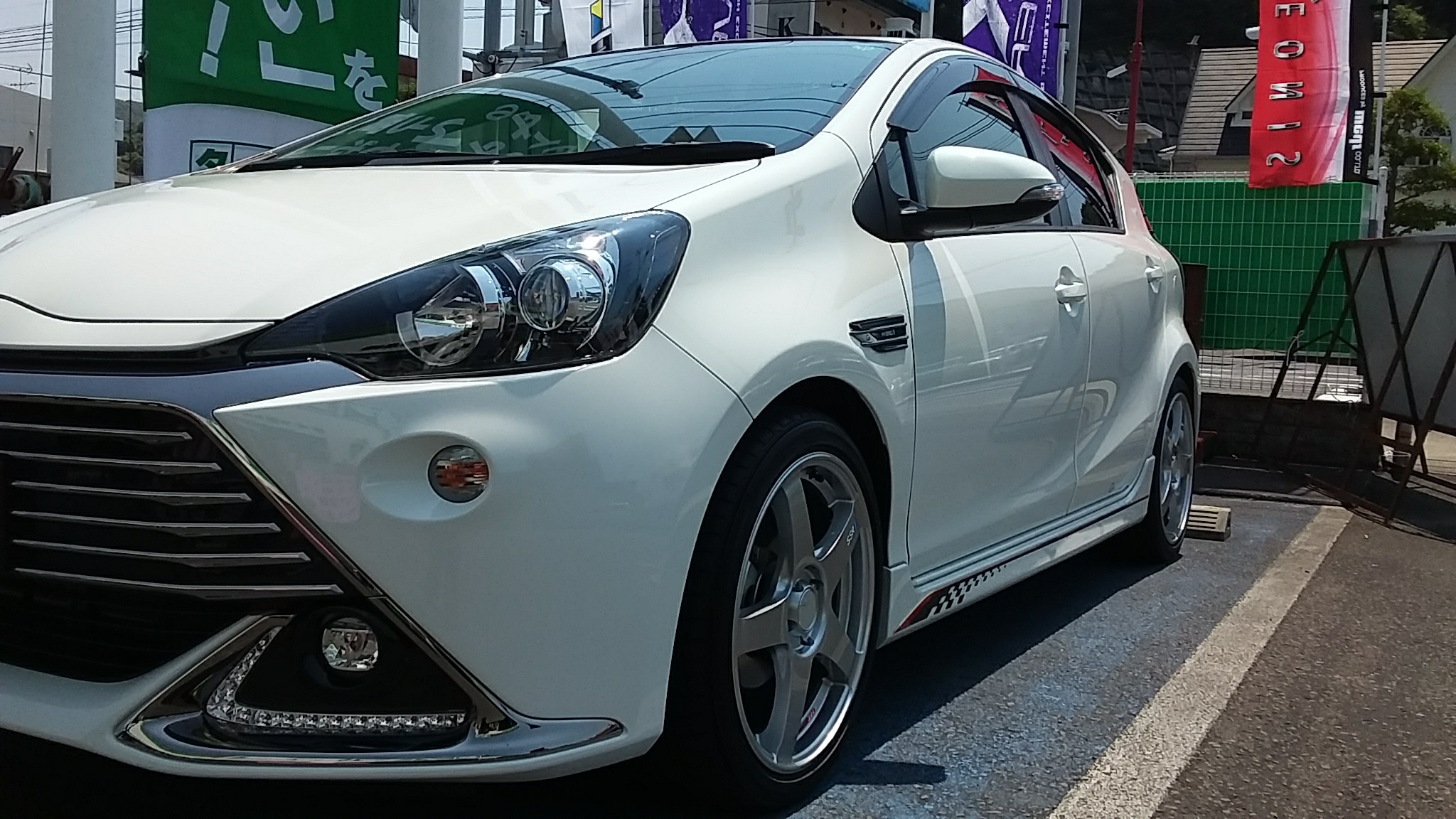 G.sホイールアクア 車高そのまま！アクアG'sを人気ホイールメーカーWORKでカスタム
