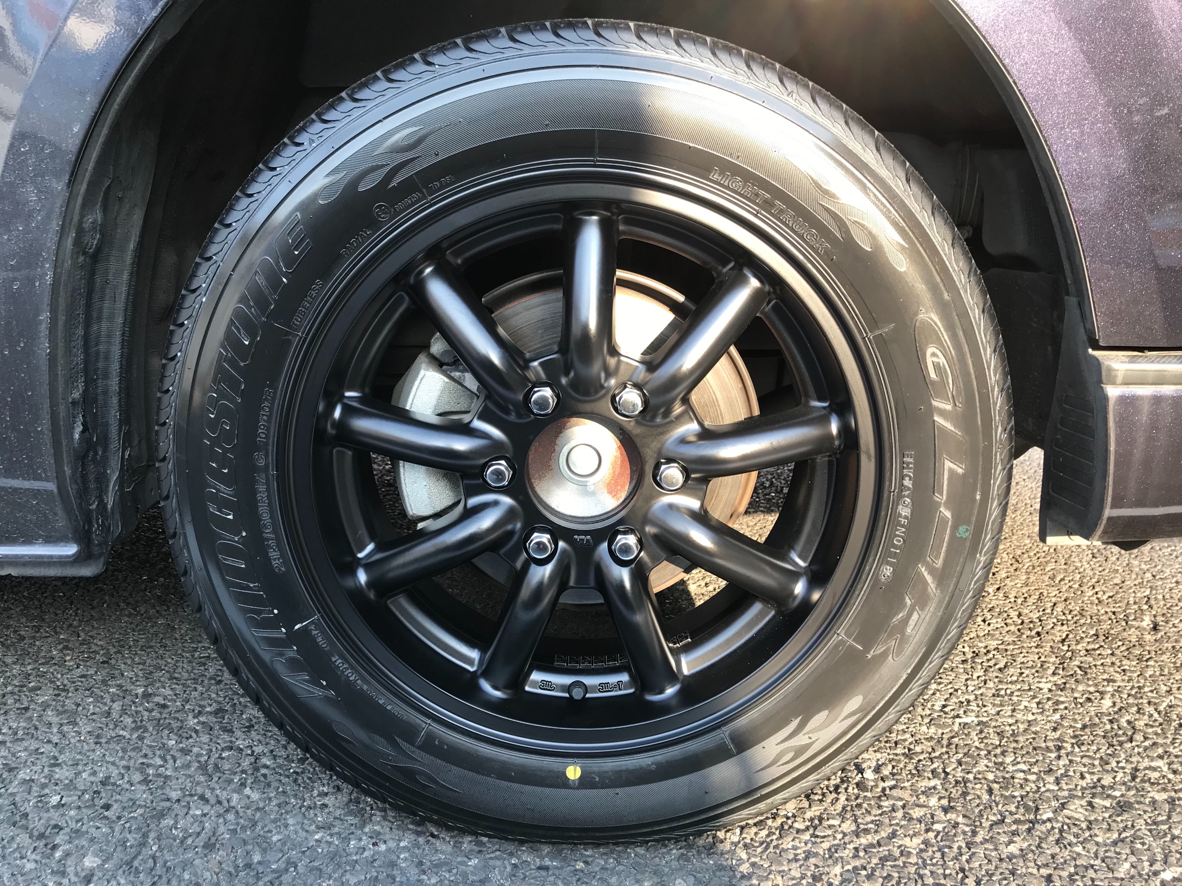 ESSEX □EL-17インチ YOKOHAMA PARADA 215/60R17C 109/107S 組付