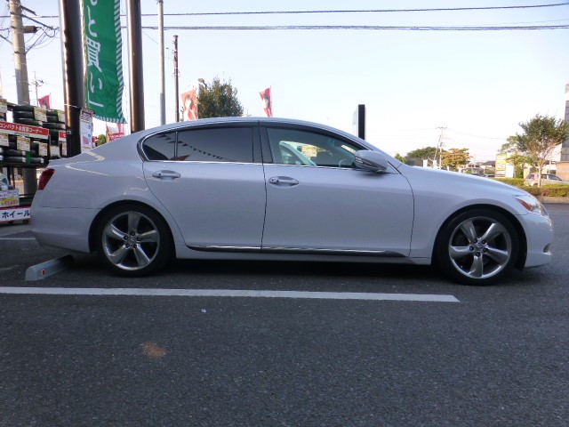 レクサス Grs191 Gs350 車高調取付けを行いました レクサス Gs その他 パーツ取付 足回り関係取付 サービス事例 タイヤ館 阿見 茨城県のタイヤ カー用品ショップ タイヤからはじまる トータルカーメンテナンス タイヤ館グループ