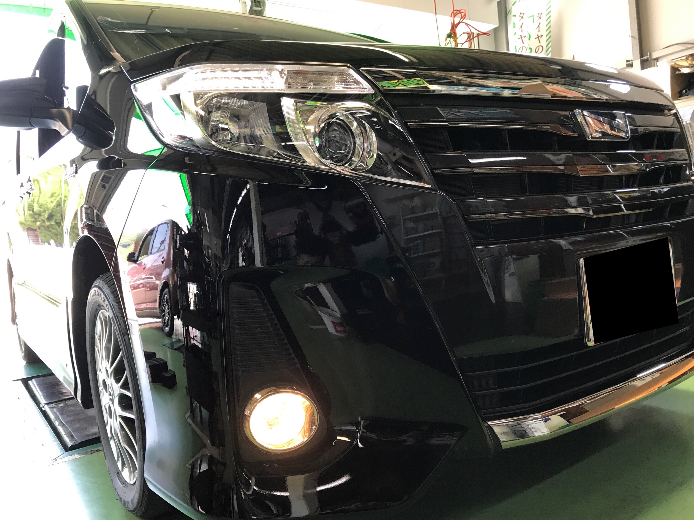 80ノアのフォグランプled化 トヨタ ノア その他 パーツ取付 各種用品取付 技術サービス施工事例 タイヤ館 福岡東 タイヤからはじまる トータルカーメンテナンス タイヤ館グループ