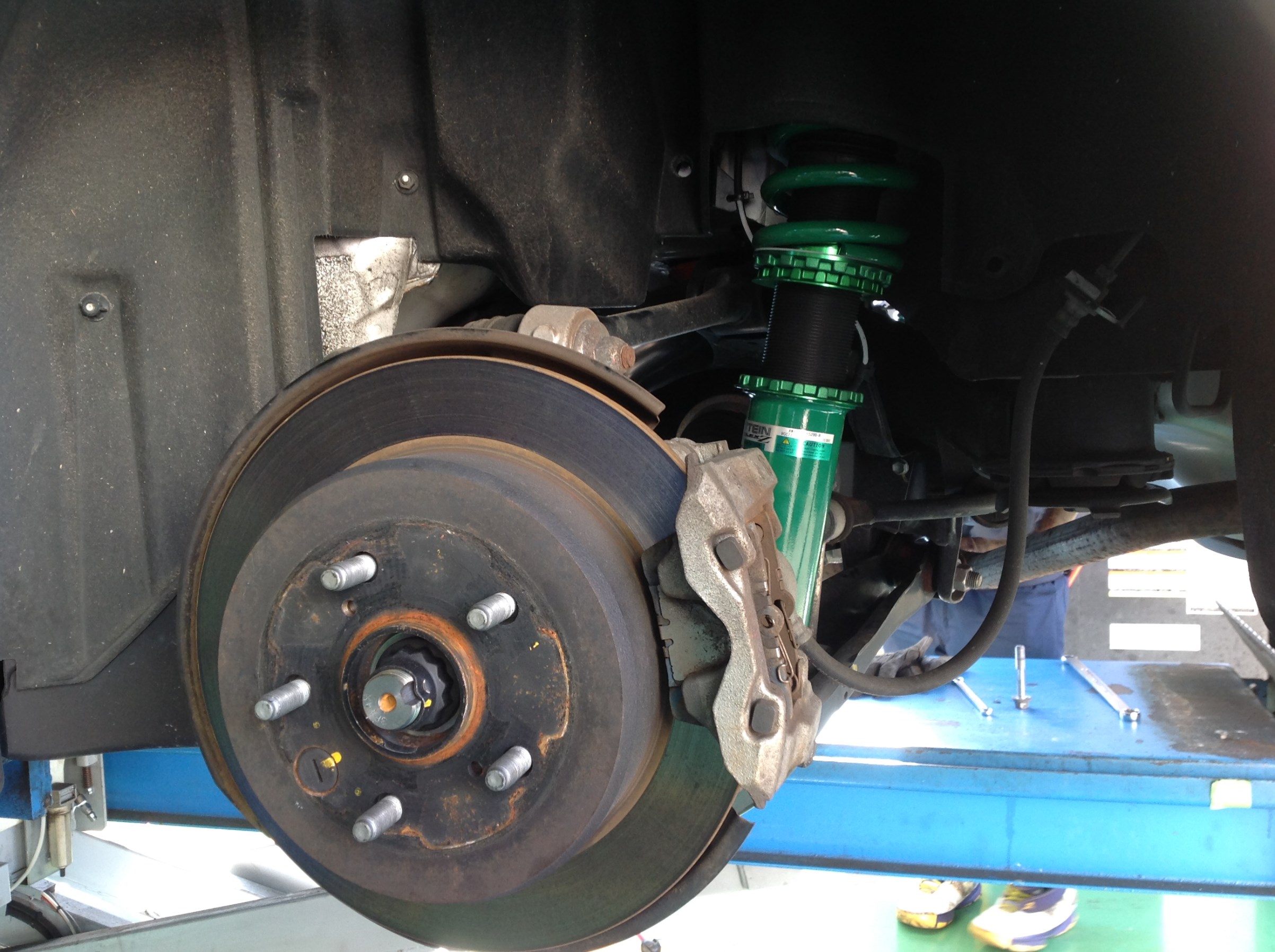 クラウンHV (AWS210) TEIN FLEX-Z 車高調取り付け | 店舗お