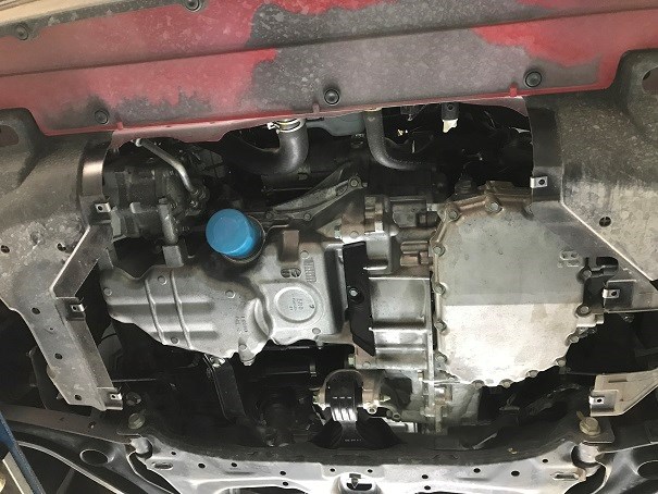 車を下から見てみよう ホンダ フィット スタッフ日記 タイヤ館 花見川 千葉県のタイヤ カー用品ショップ タイヤからはじまる トータルカーメンテナンス タイヤ館グループ