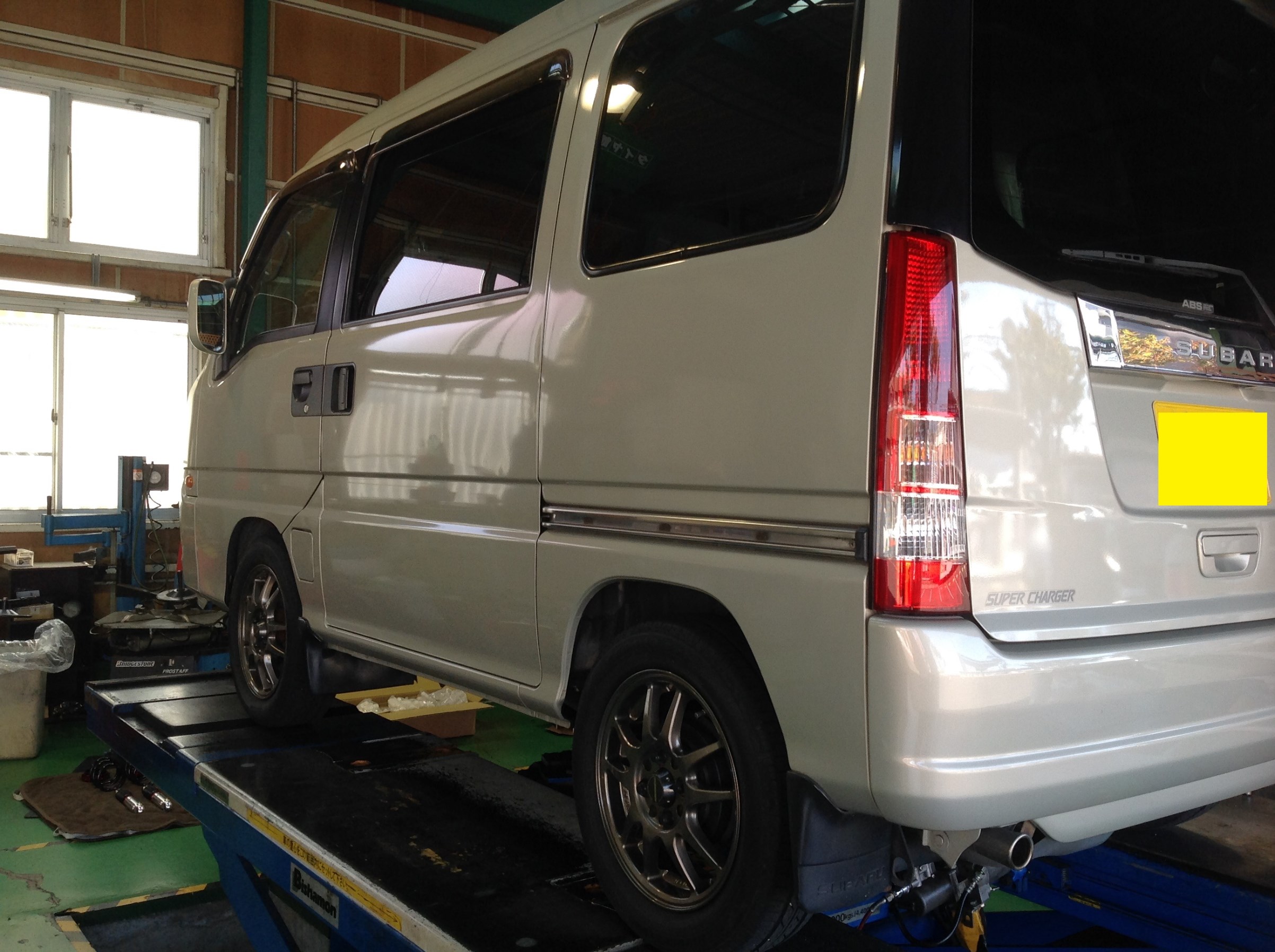 スバル サンバー Tw1 に車高調取り付け スバル サンバー その他 パーツ取付 サスペンション取付 知っ得 情報 タイヤ館 富田林 大阪府 和歌山県のタイヤからはじまる トータルカーメンテナンス タイヤ館グループ