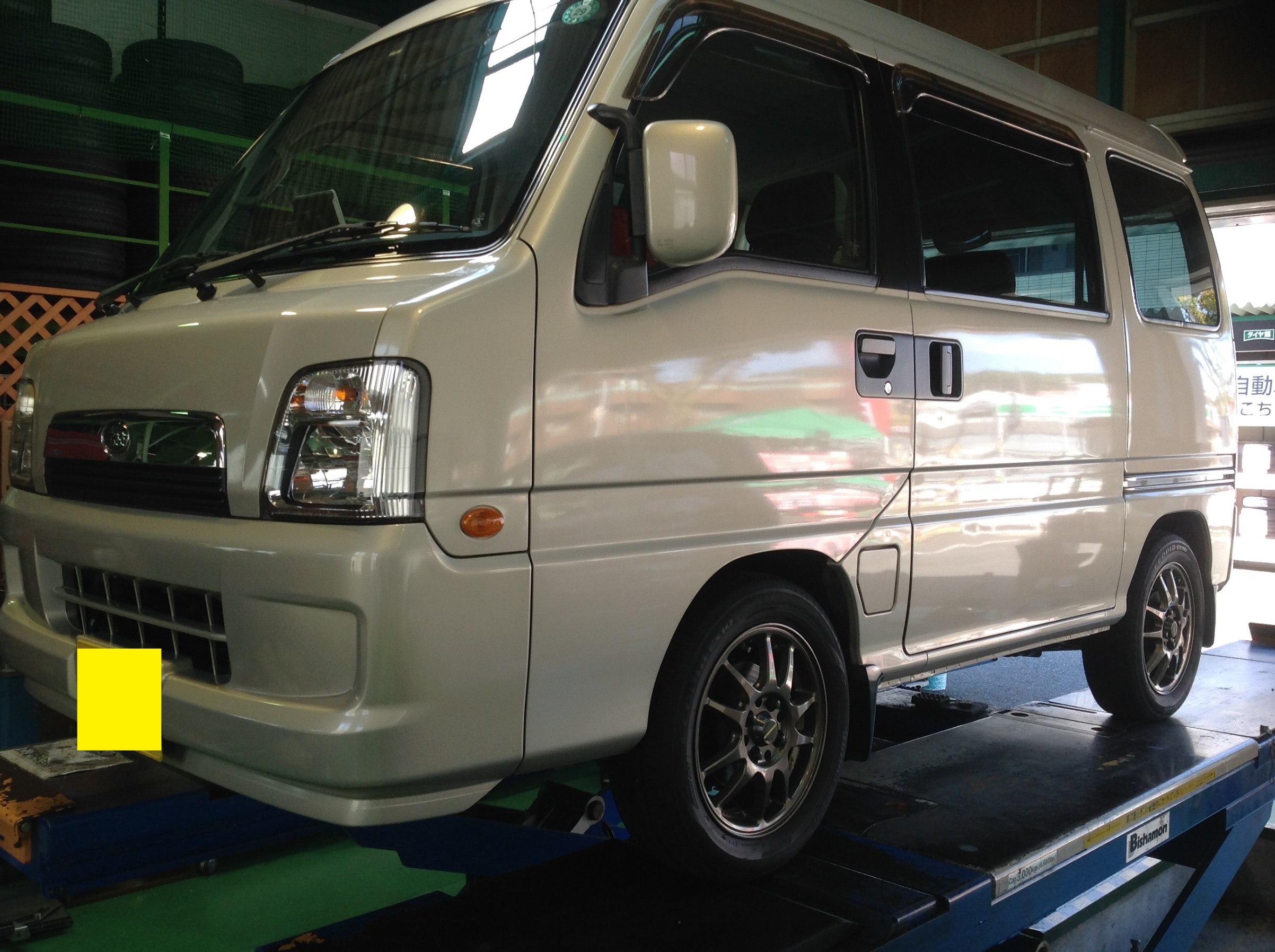 スバル サンバー Tw1 に車高調取り付け スバル サンバー その他 パーツ取付 サスペンション取付 知っ得 情報 タイヤ館 富田林 大阪府 和歌山県のタイヤからはじまる トータルカーメンテナンス タイヤ館グループ