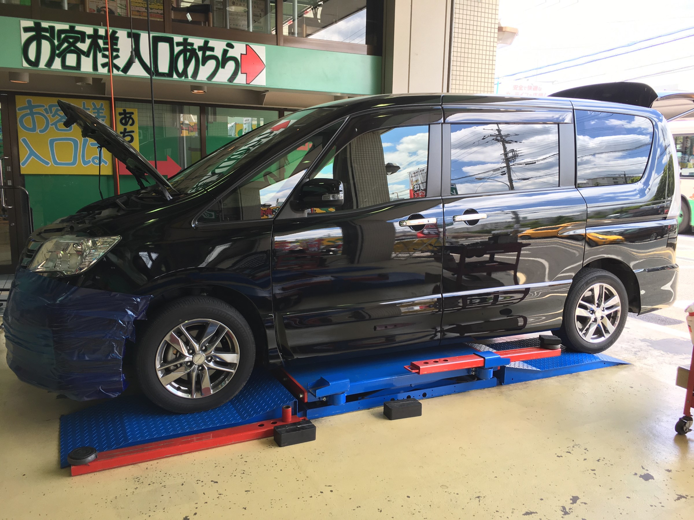 C26セレナライダーに車高調取付け ホイール交換です 日産 セレナ ホイール パーツ取付 足回り関係取付 サービス事例 タイヤ館 奈良 奈良県のタイヤ カー用品ショップ タイヤからはじまる トータルカーメンテナンス タイヤ館グループ